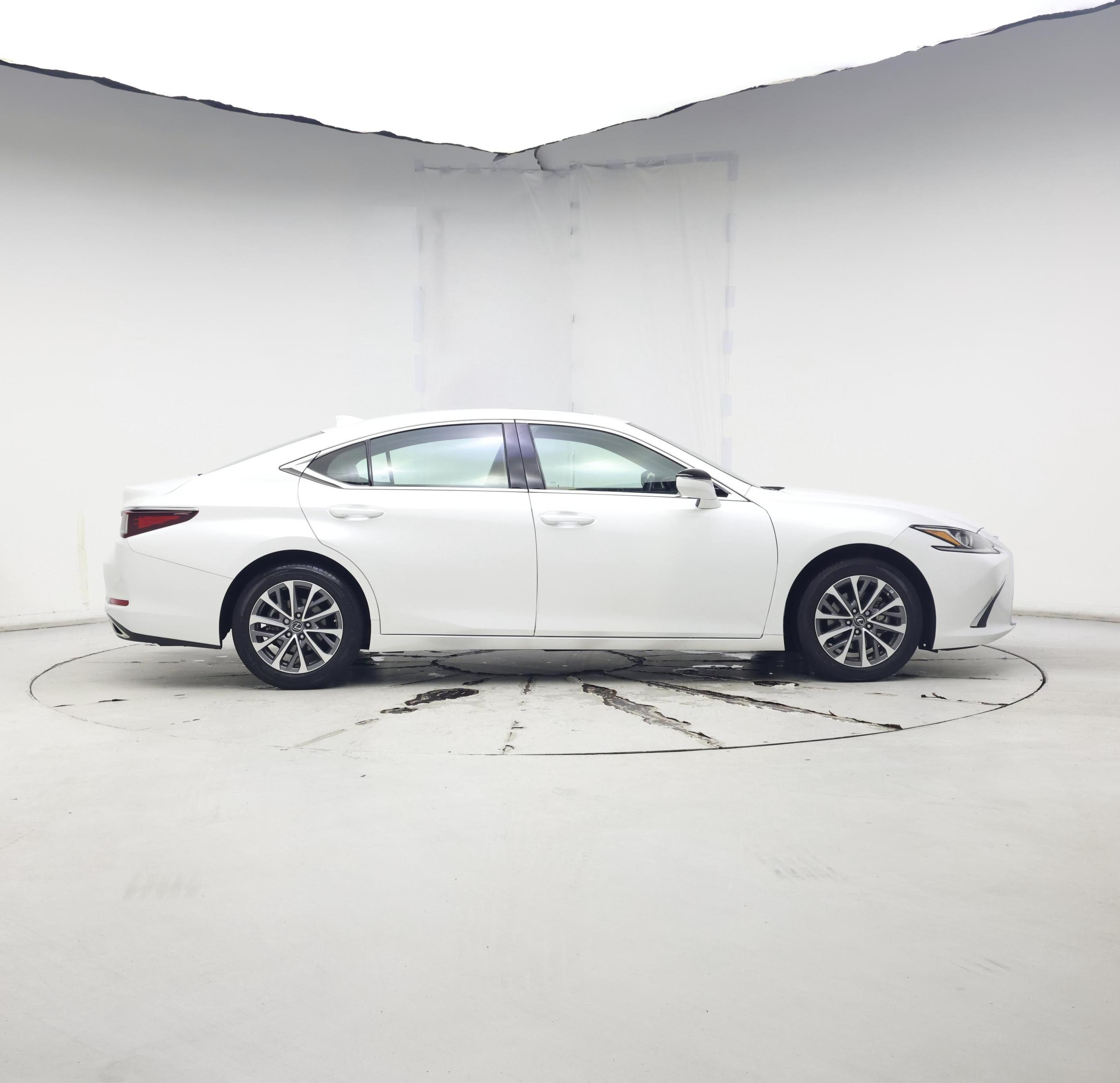 Thumbnail: 2022 Lexus ES - 7