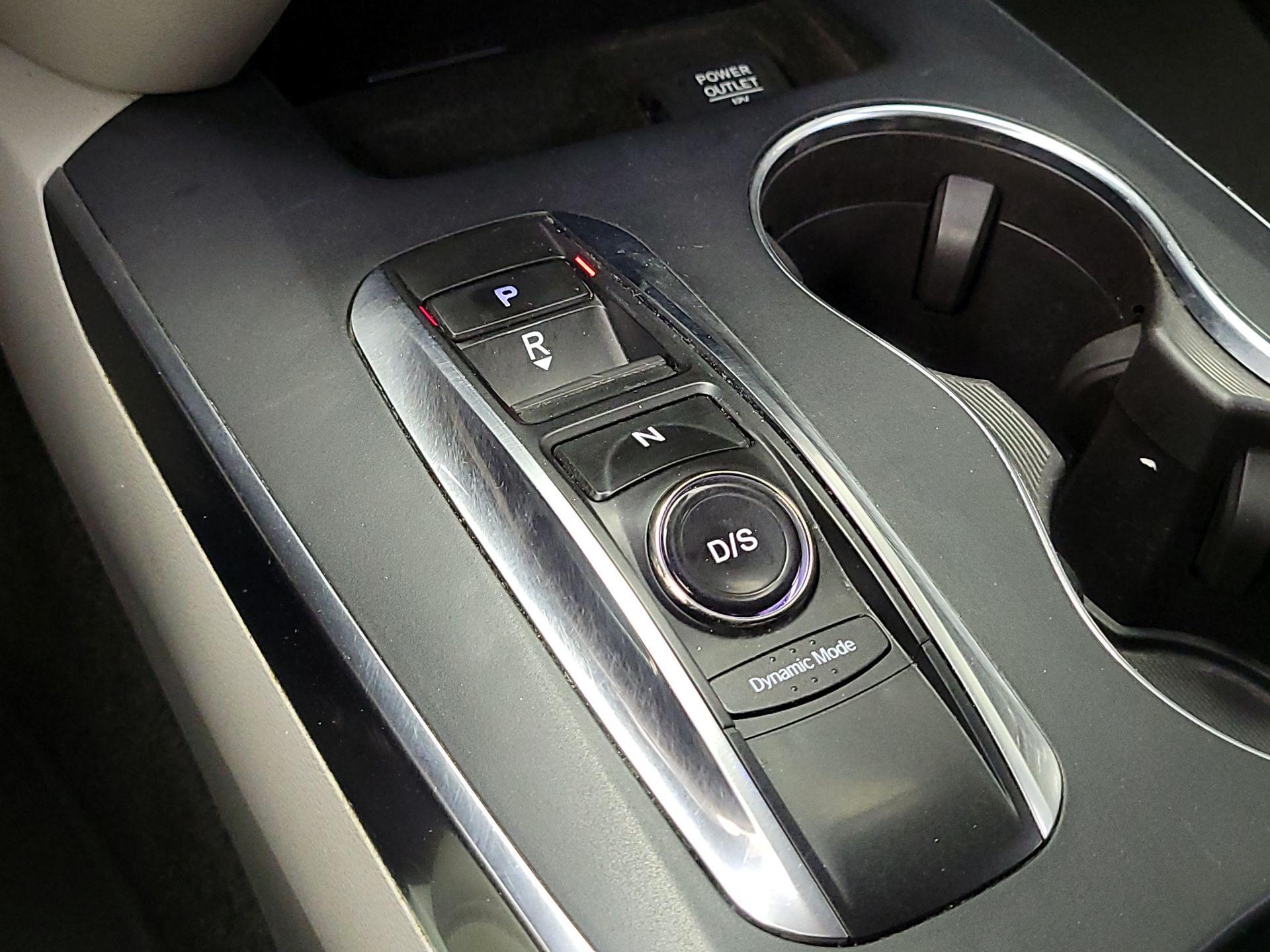 Thumbnail: 2017 Acura MDX - 17