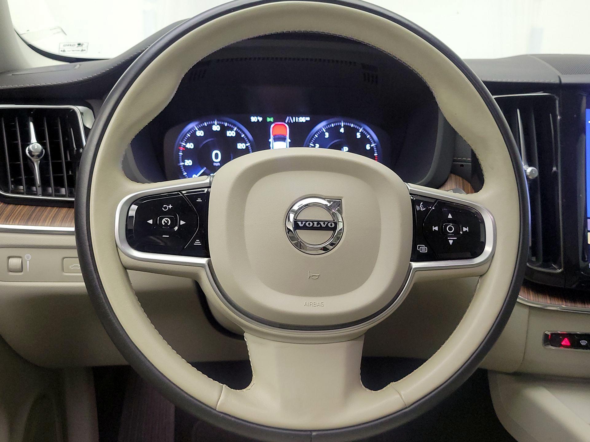 Thumbnail: 2020 Volvo XC60 - 10