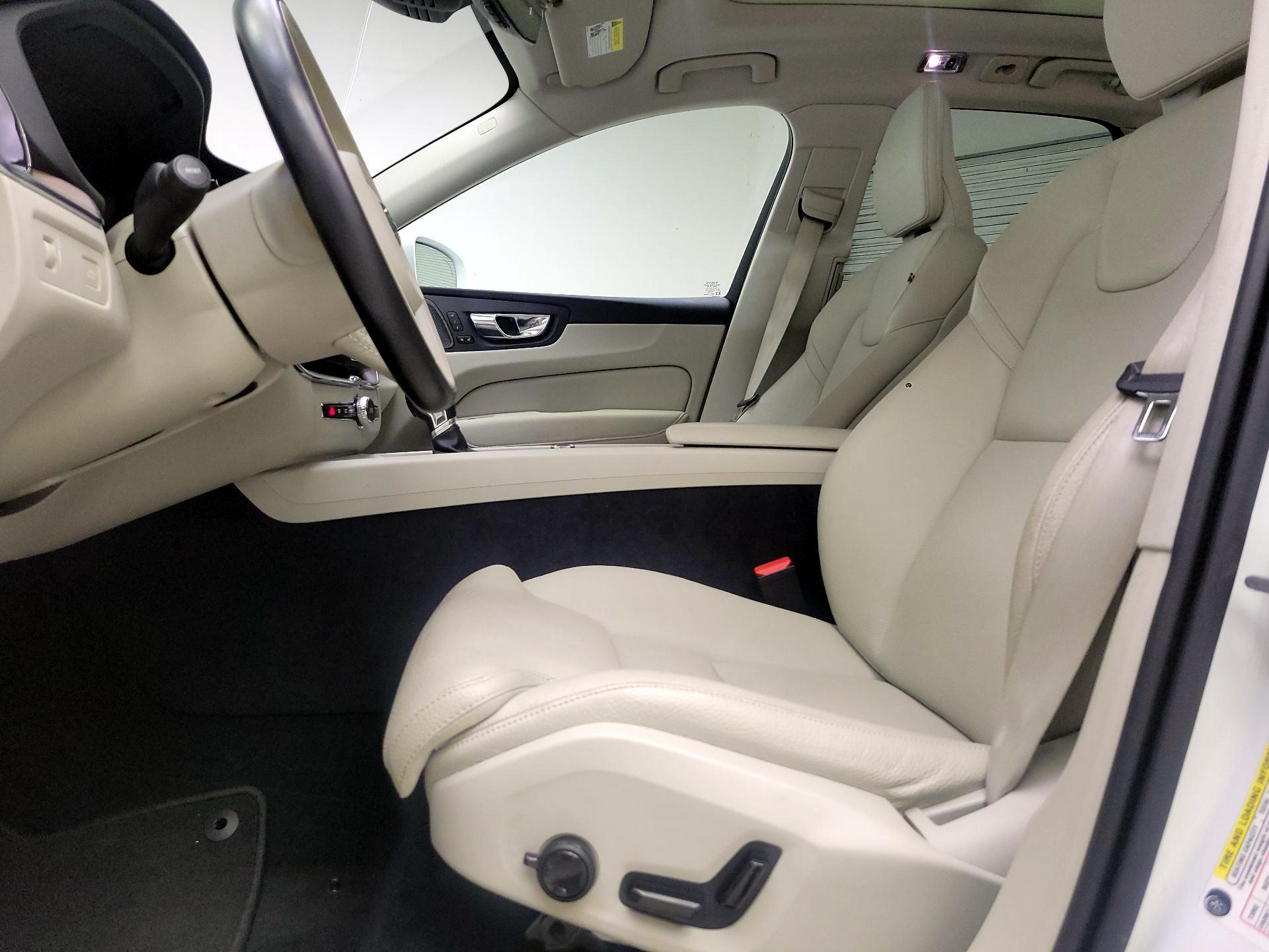 Thumbnail: 2020 Volvo XC60 - 11