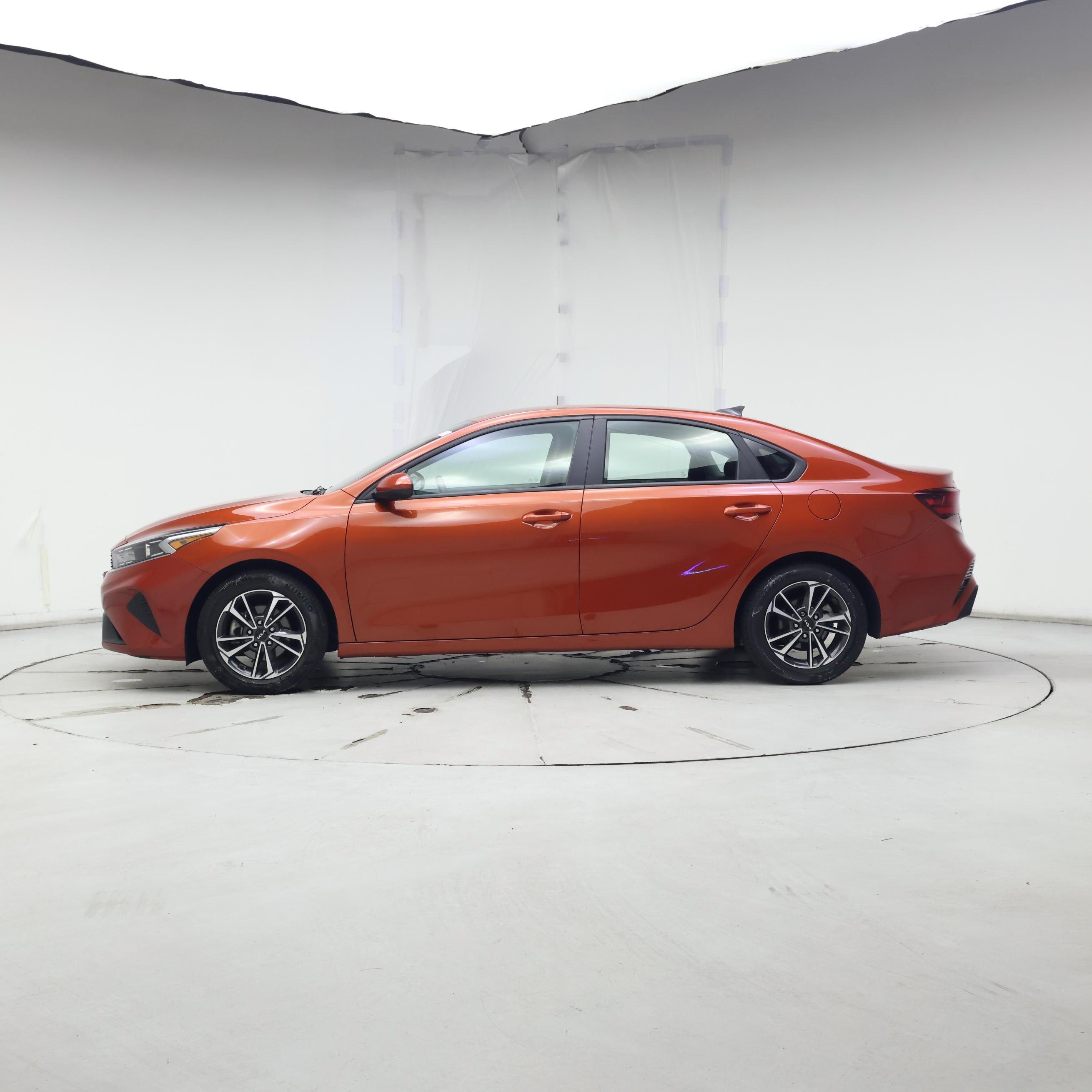 Thumbnail: 2023 Kia Forte - 3