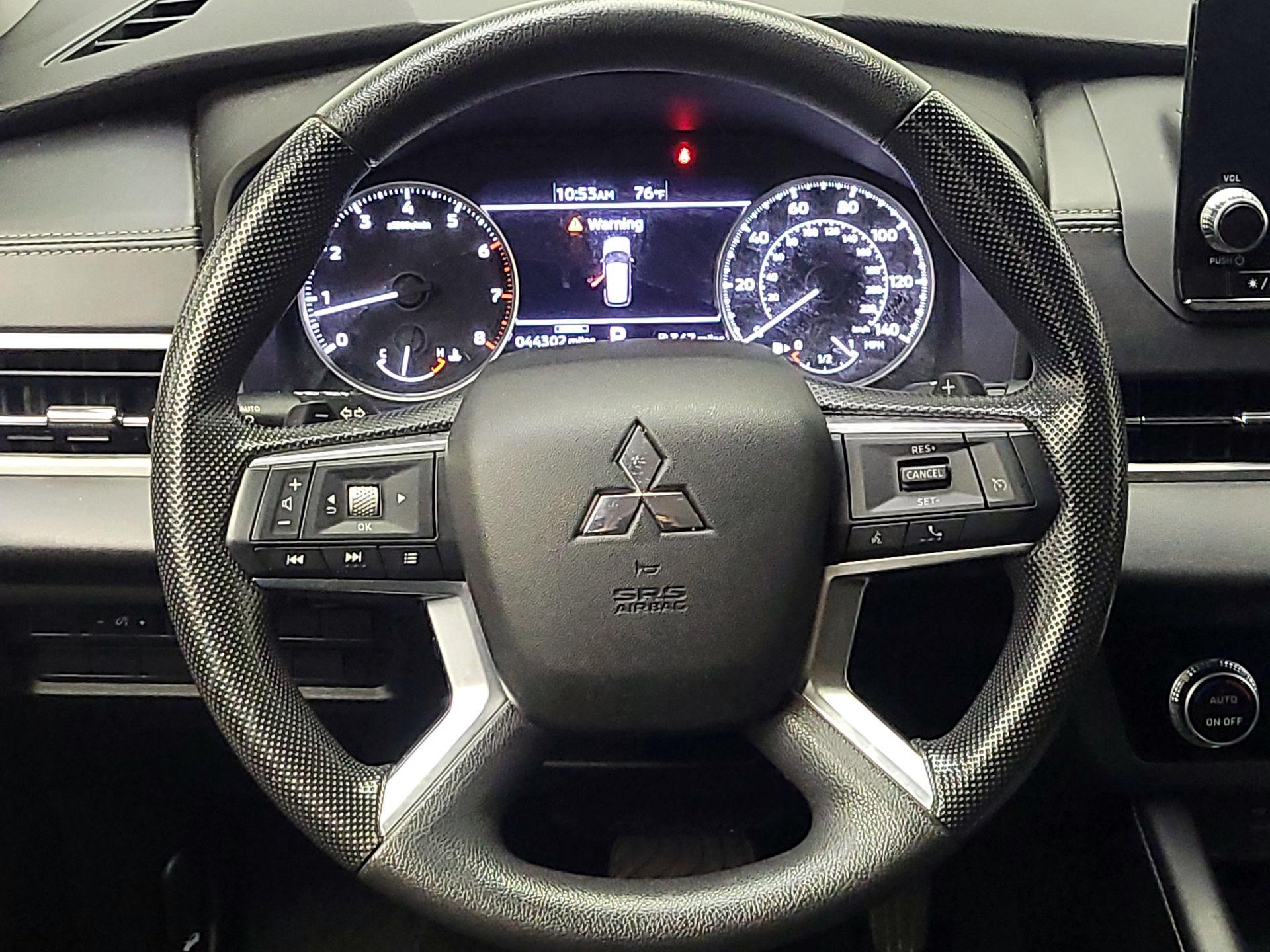 Thumbnail: 2022 Mitsubishi Outlander - 10