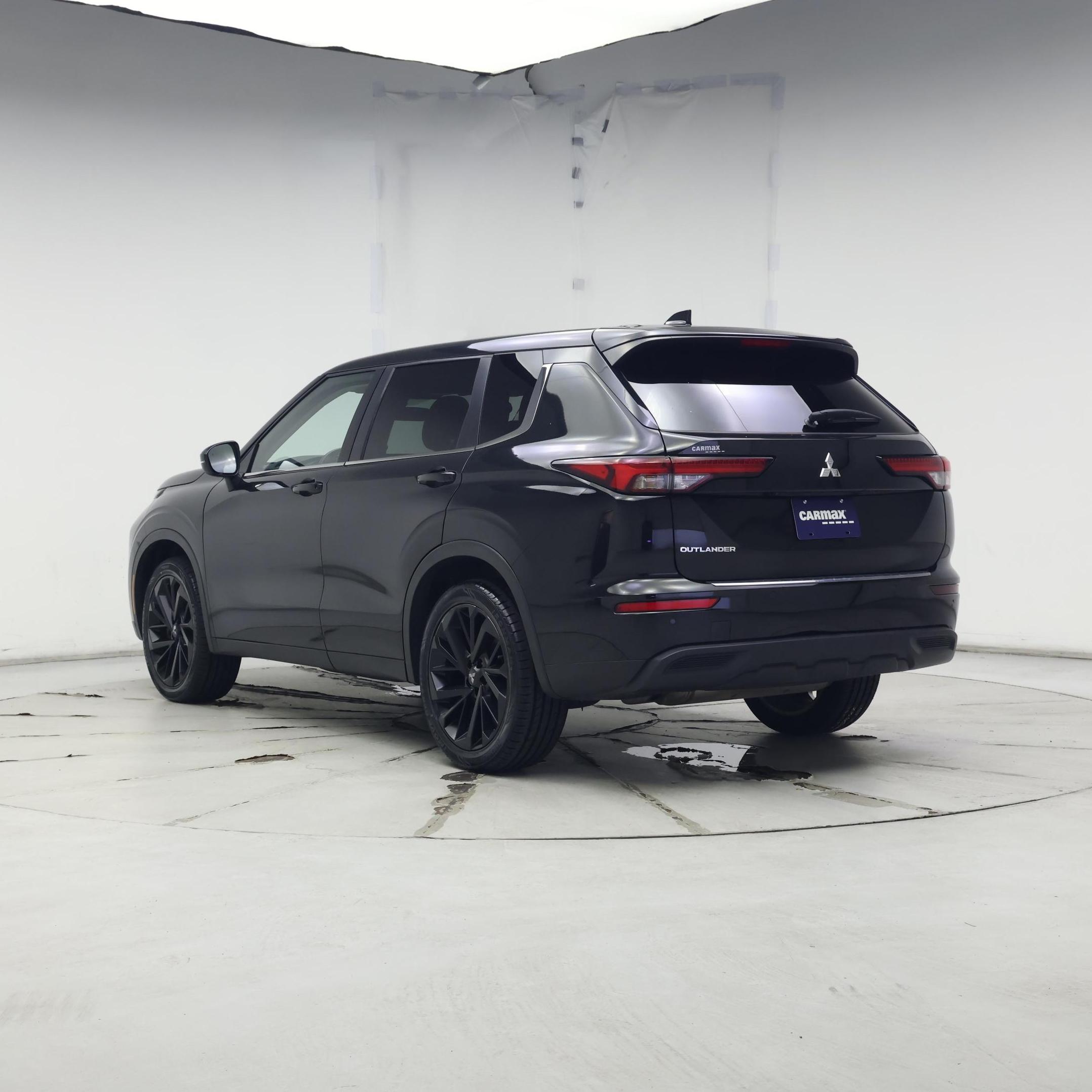 Thumbnail: 2022 Mitsubishi Outlander - 2