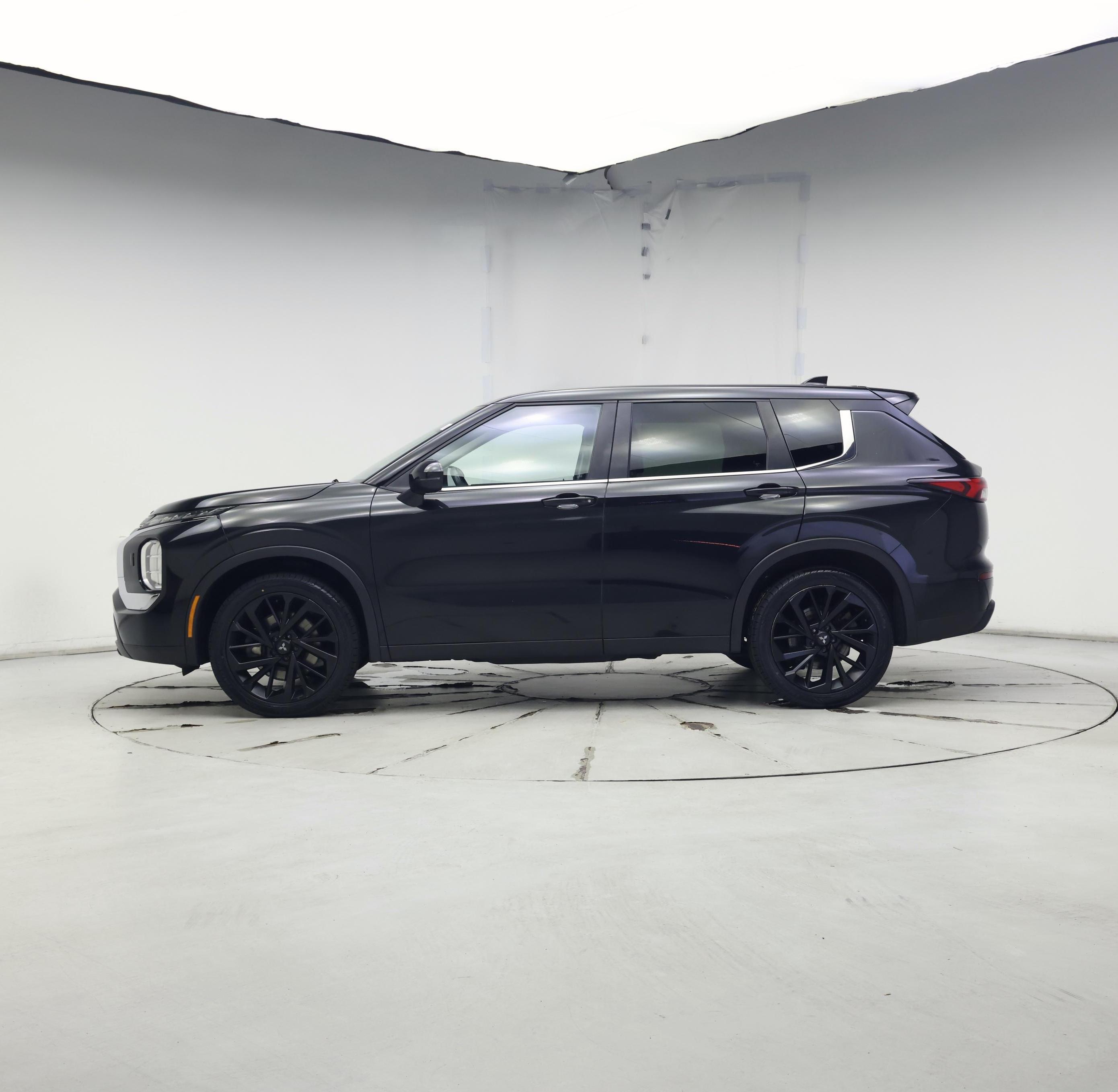 Thumbnail: 2022 Mitsubishi Outlander - 3