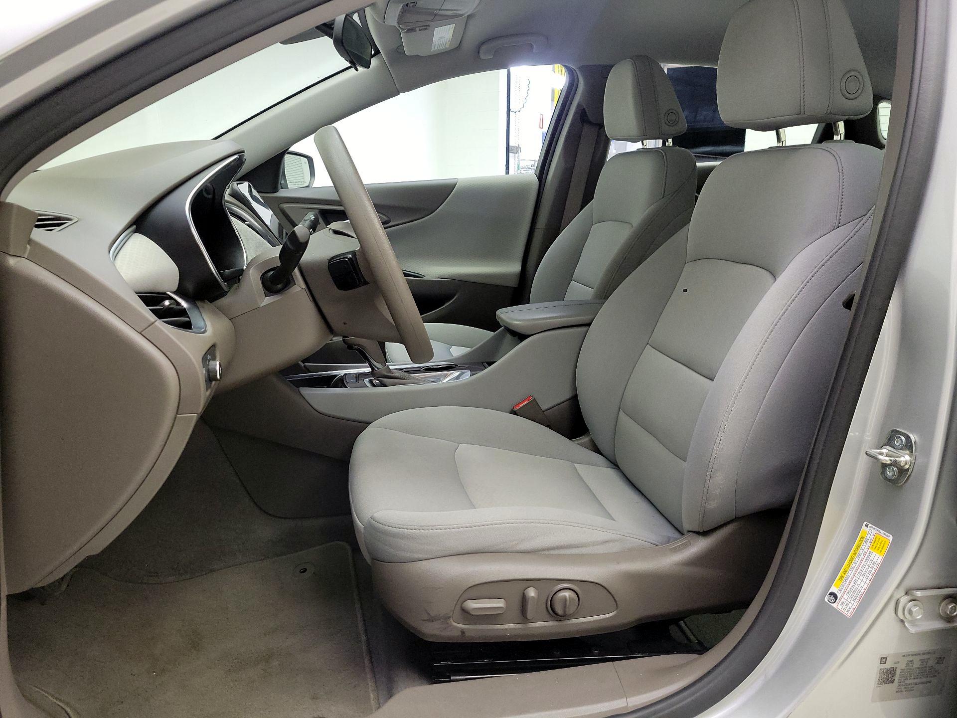 Thumbnail: 2020 Chevrolet Malibu - 11