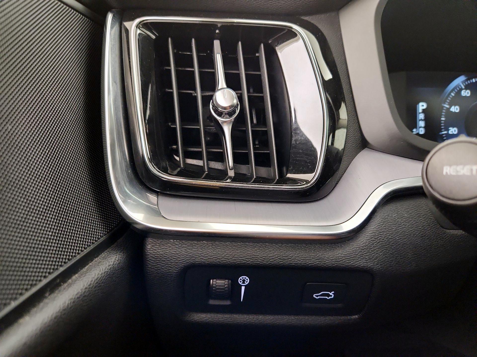 Thumbnail: 2019 Volvo S60 - 13