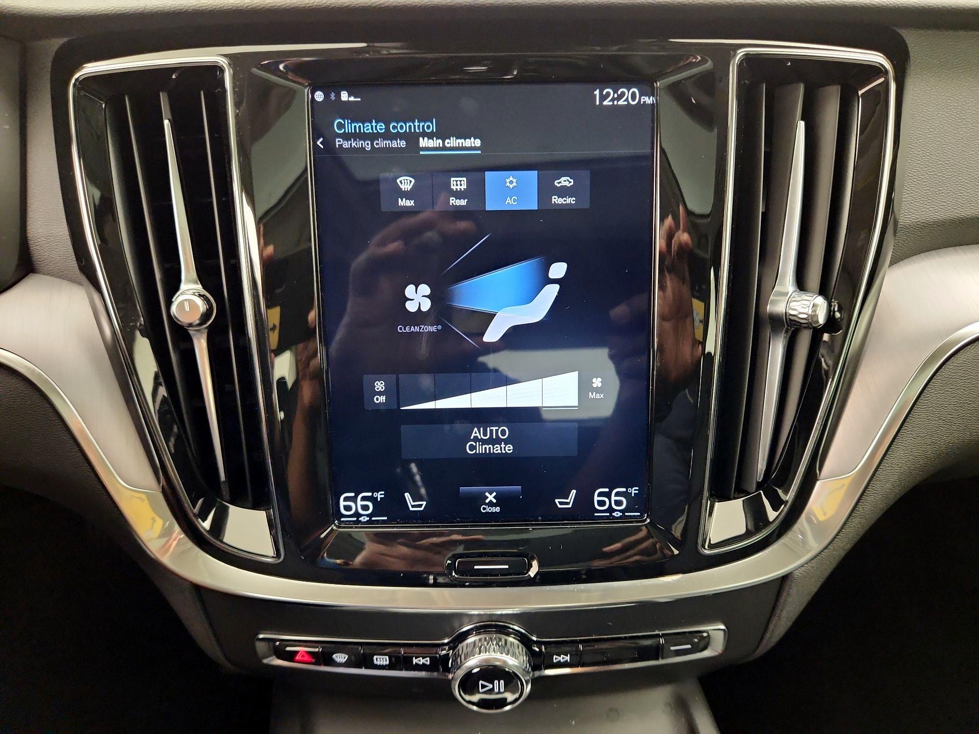 Thumbnail: 2019 Volvo S60 - 17