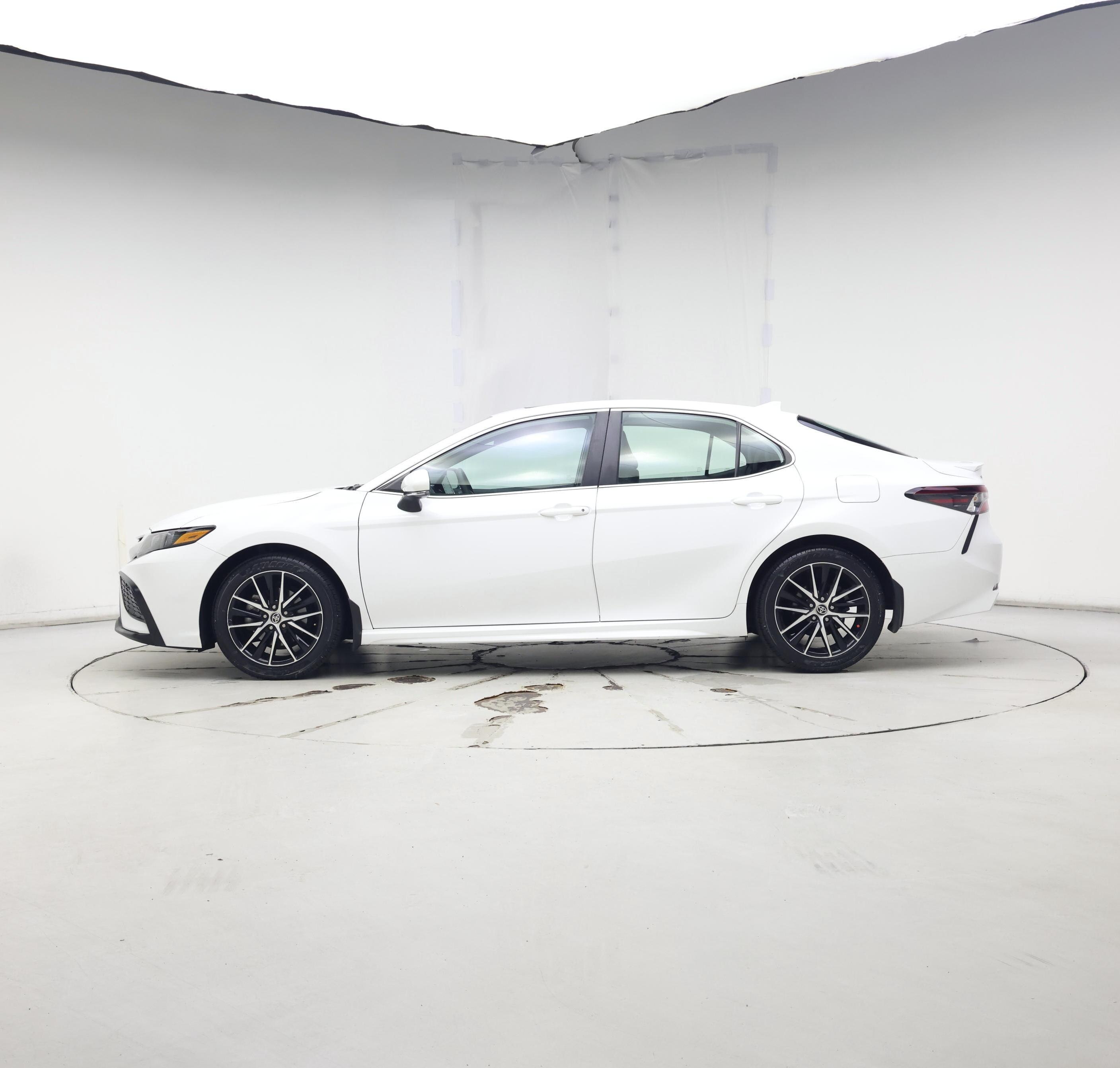 Thumbnail: 2022 Toyota Camry - 3