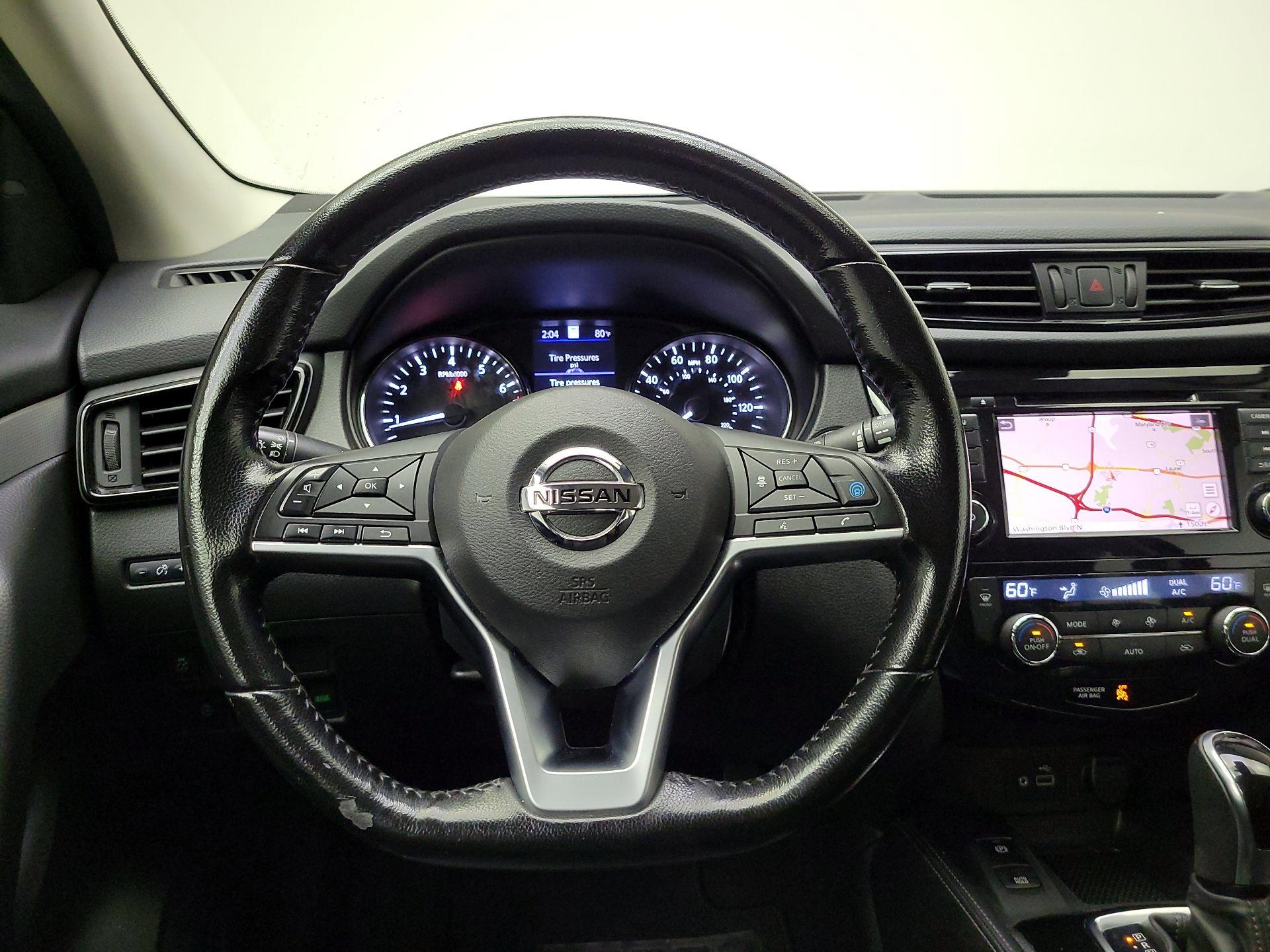 Thumbnail: 2020 Nissan Rogue Sport - 10