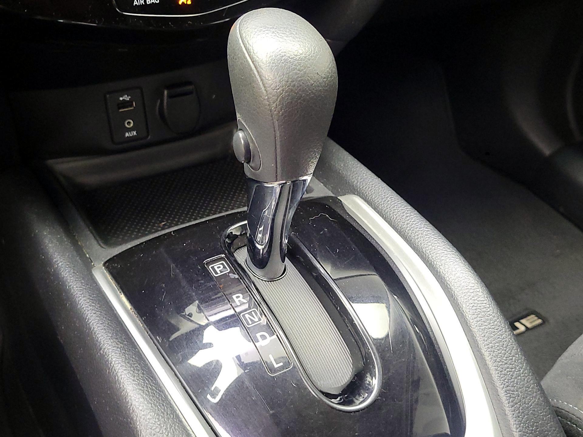 Thumbnail: 2016 Nissan Rogue - 17