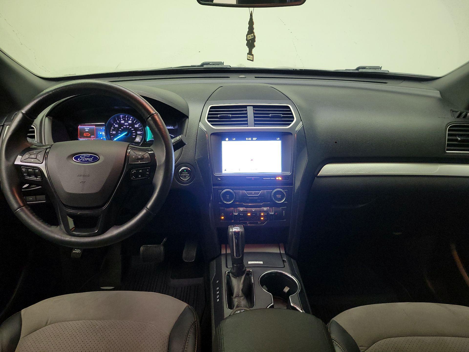 Thumbnail: 2017 Ford Explorer - 9