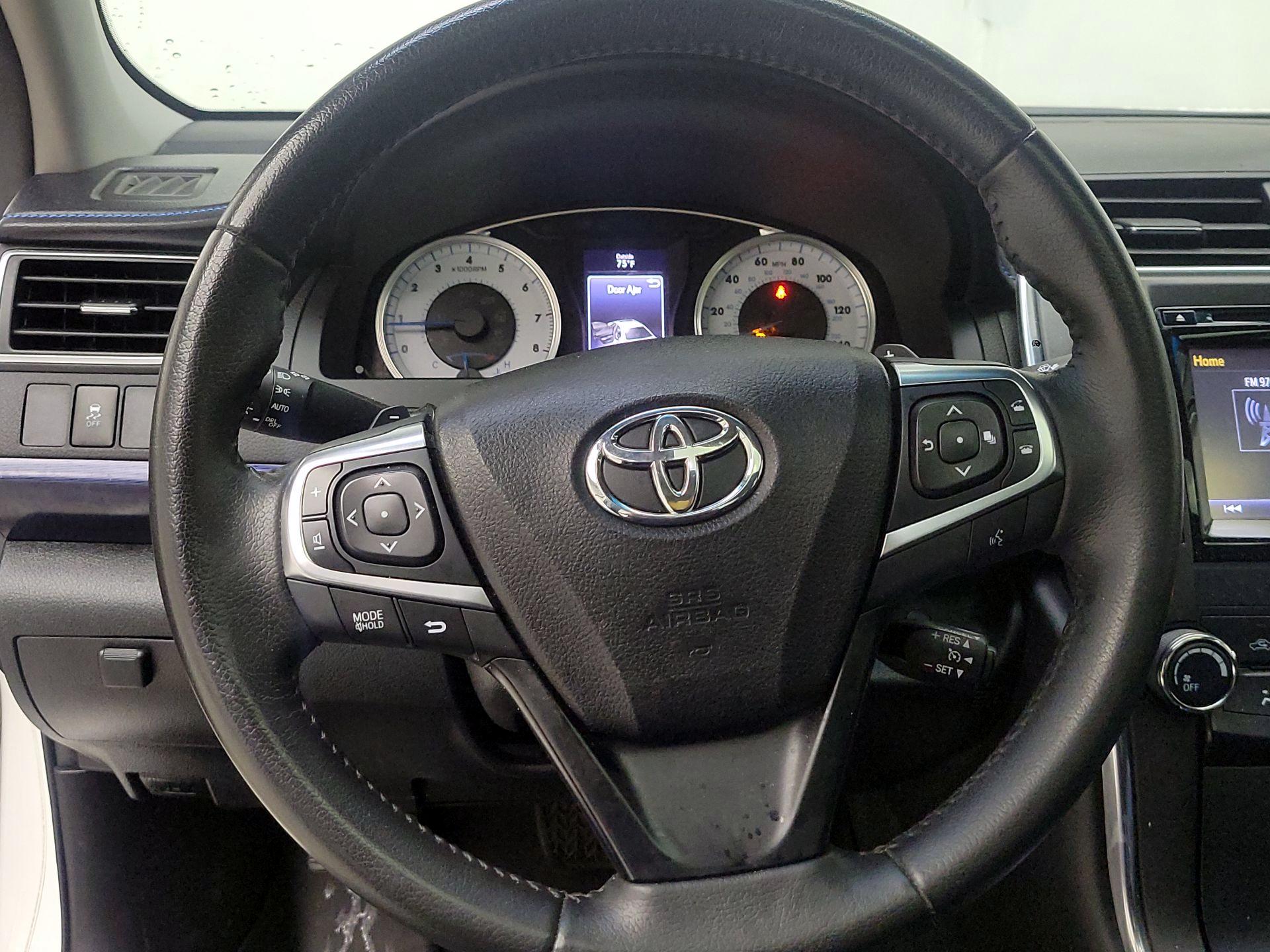 Thumbnail: 2016 Toyota Camry - 10