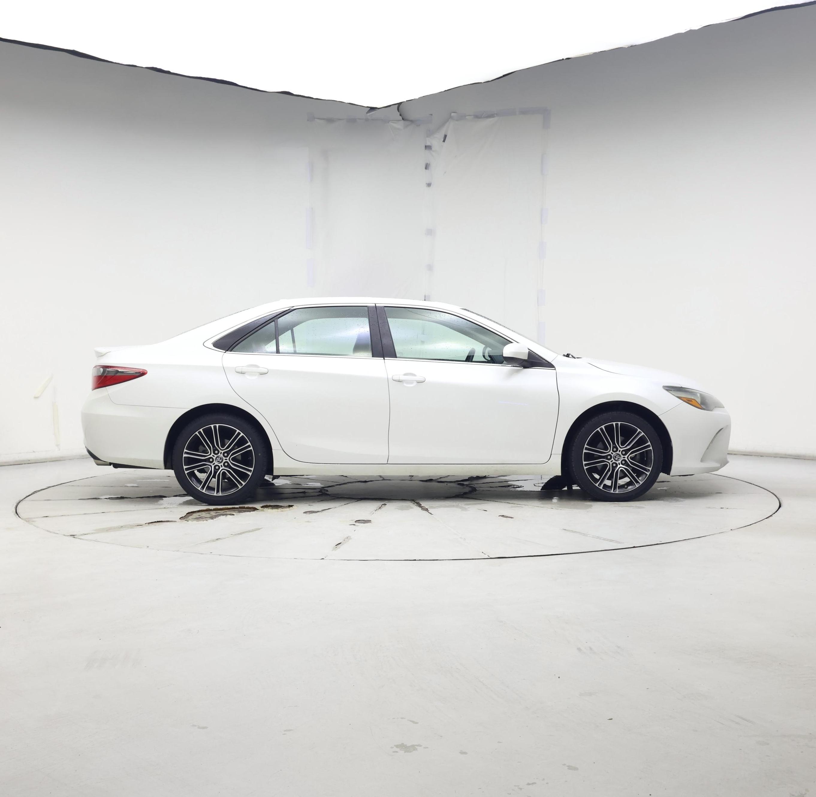 Thumbnail: 2016 Toyota Camry - 7