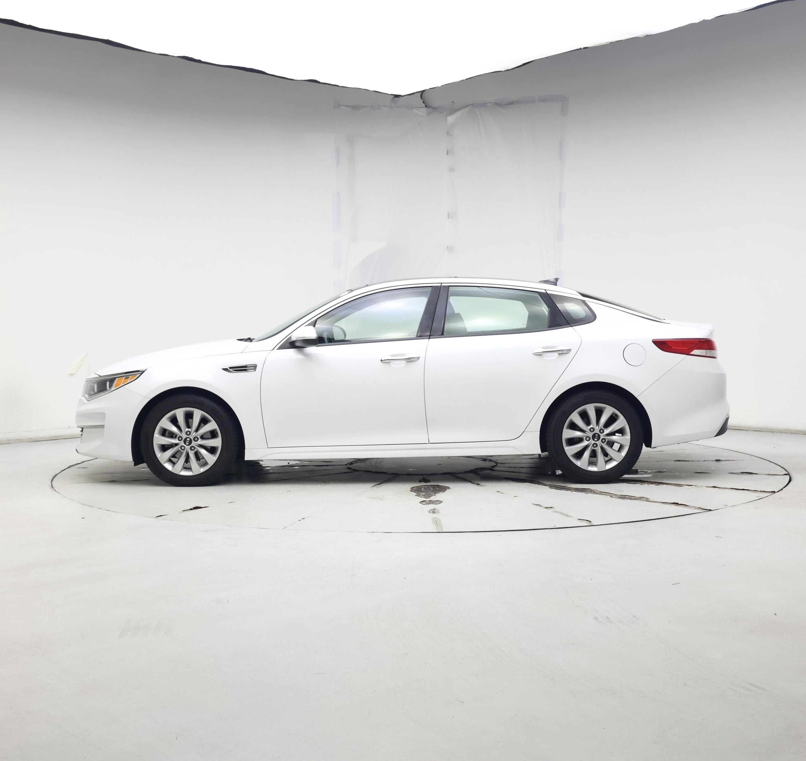 Thumbnail: 2016 Kia Optima - 3