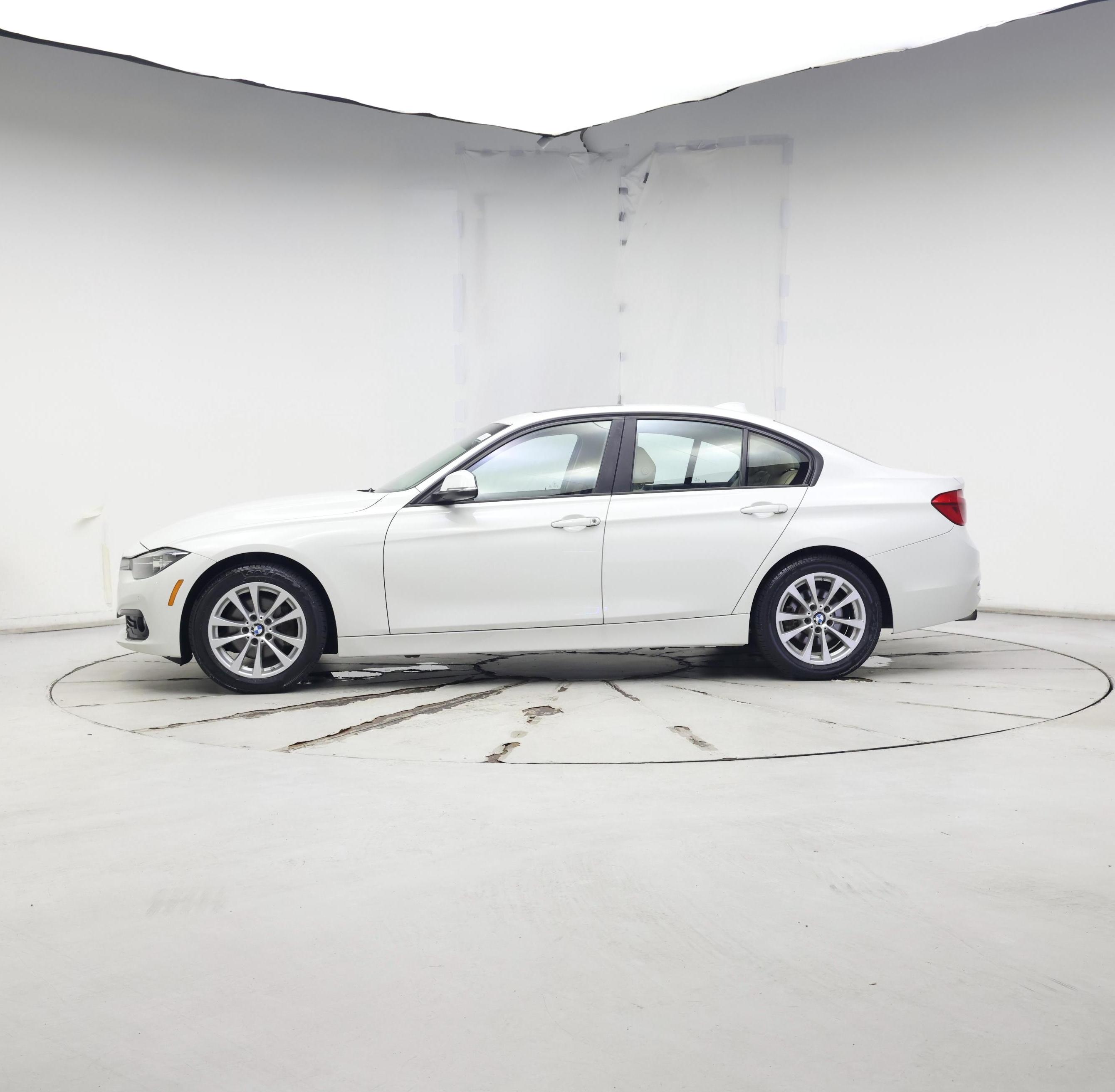 Thumbnail: 2017 BMW 3 Series - 3
