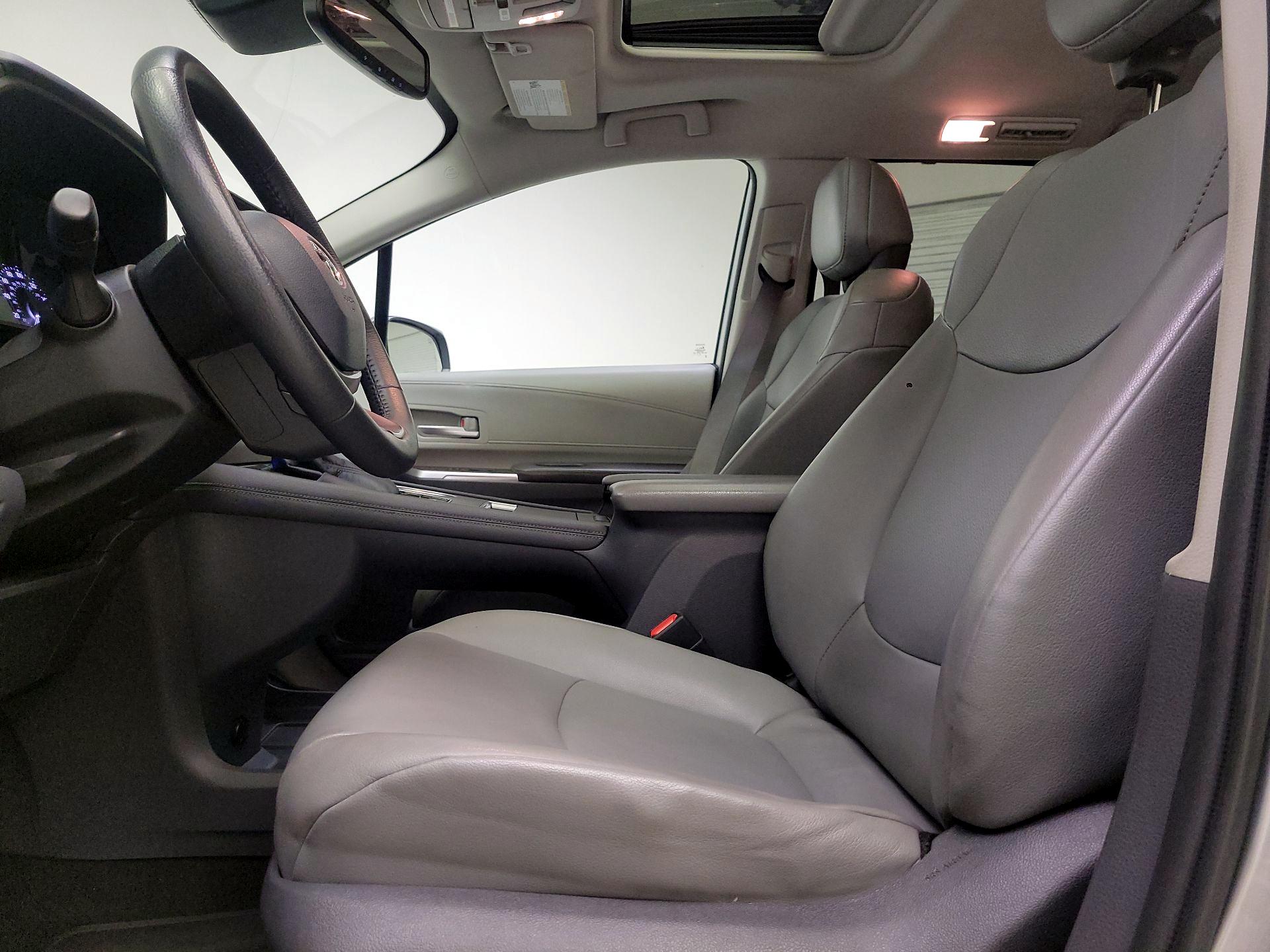 Thumbnail: 2021 Toyota Sienna - 11