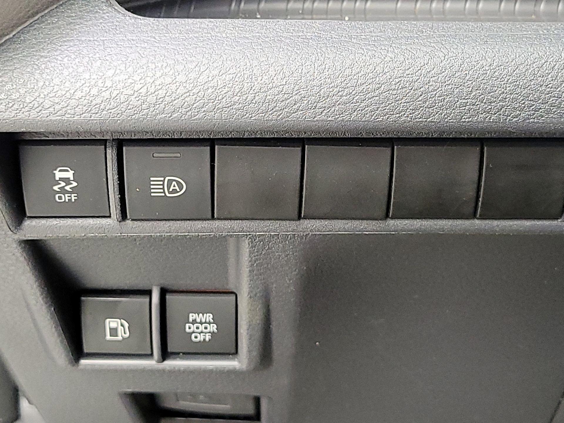 Thumbnail: 2021 Toyota Sienna - 13