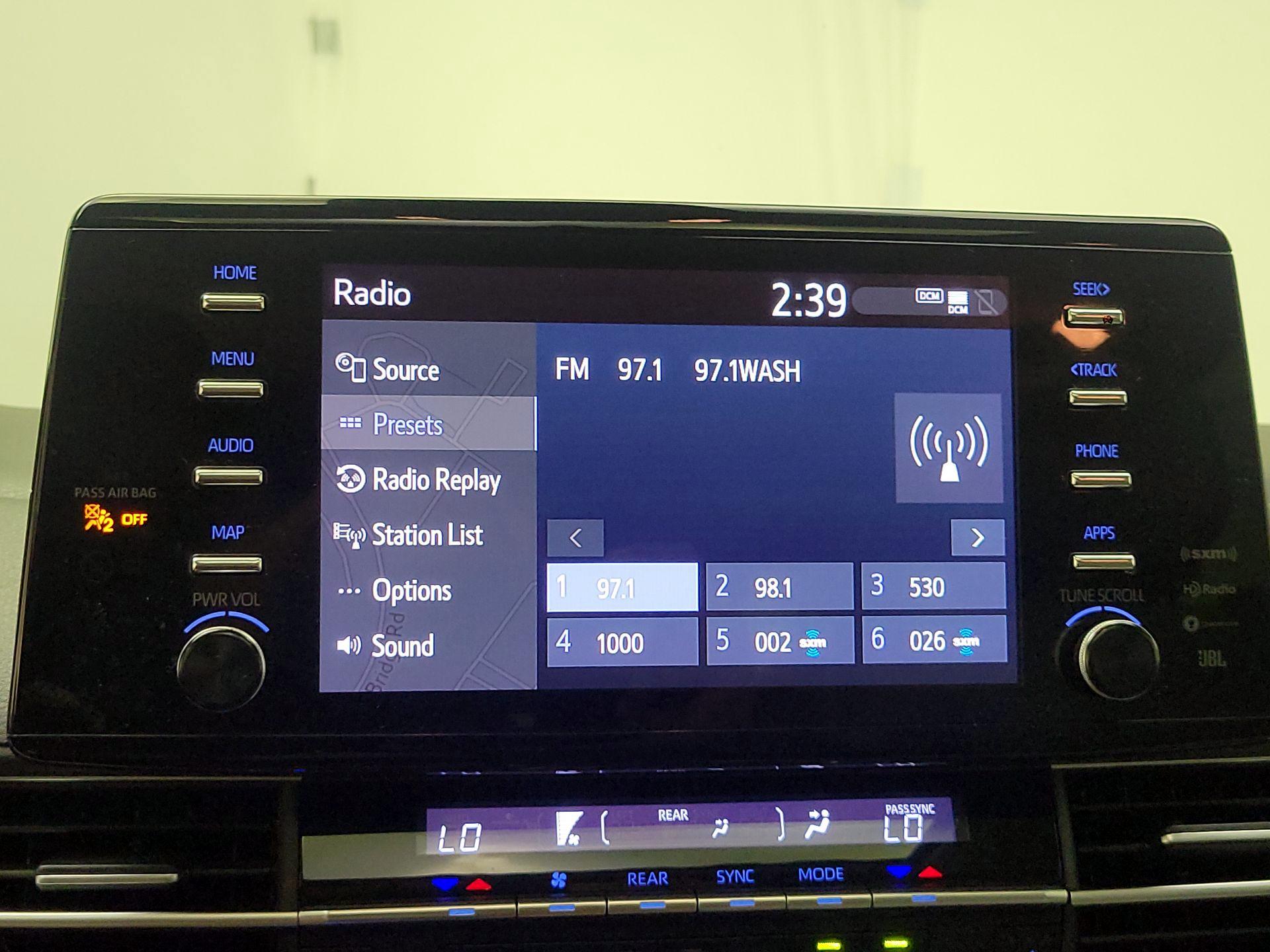 Thumbnail: 2021 Toyota Sienna - 16
