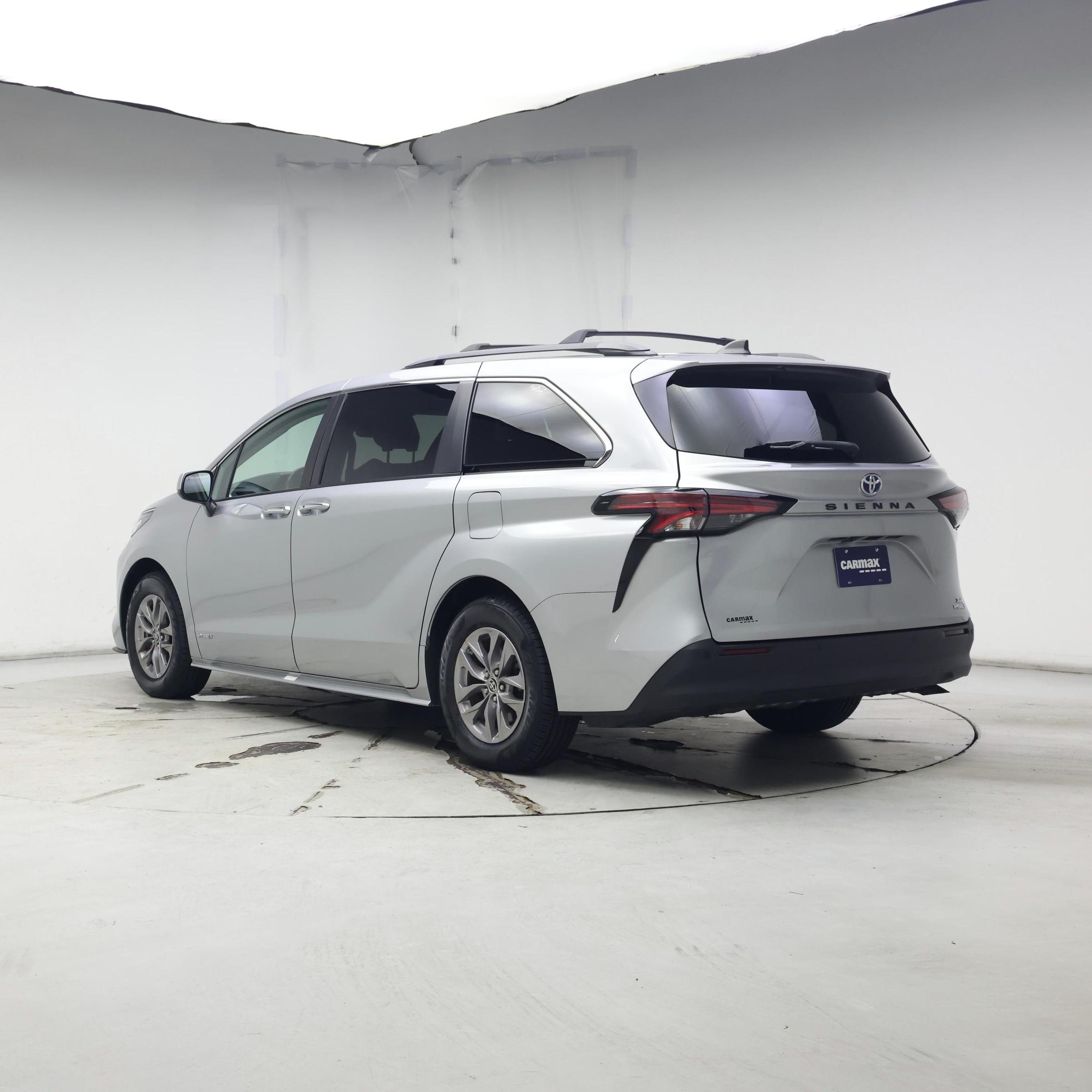 Thumbnail: 2021 Toyota Sienna - 2