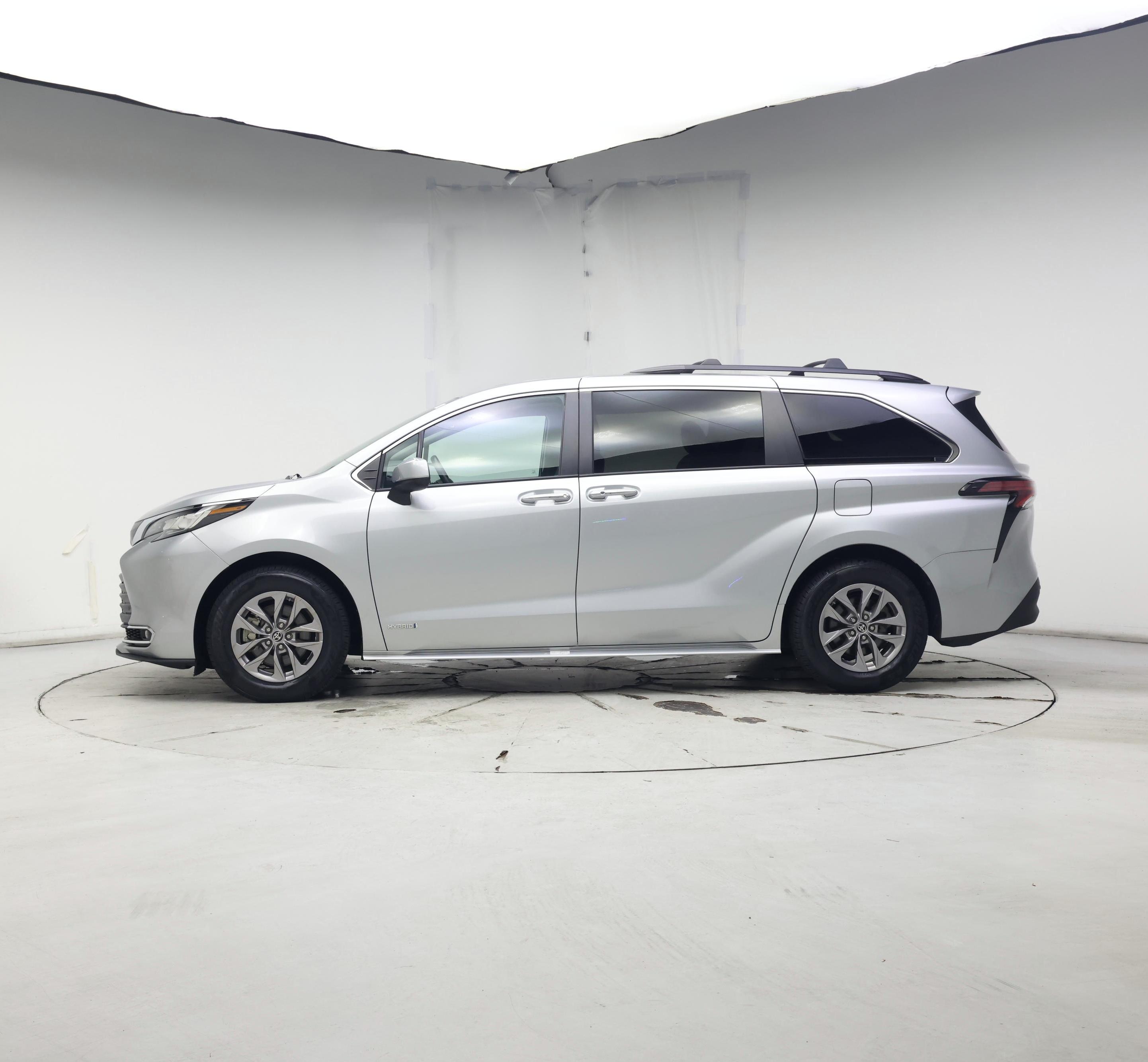 Thumbnail: 2021 Toyota Sienna - 3