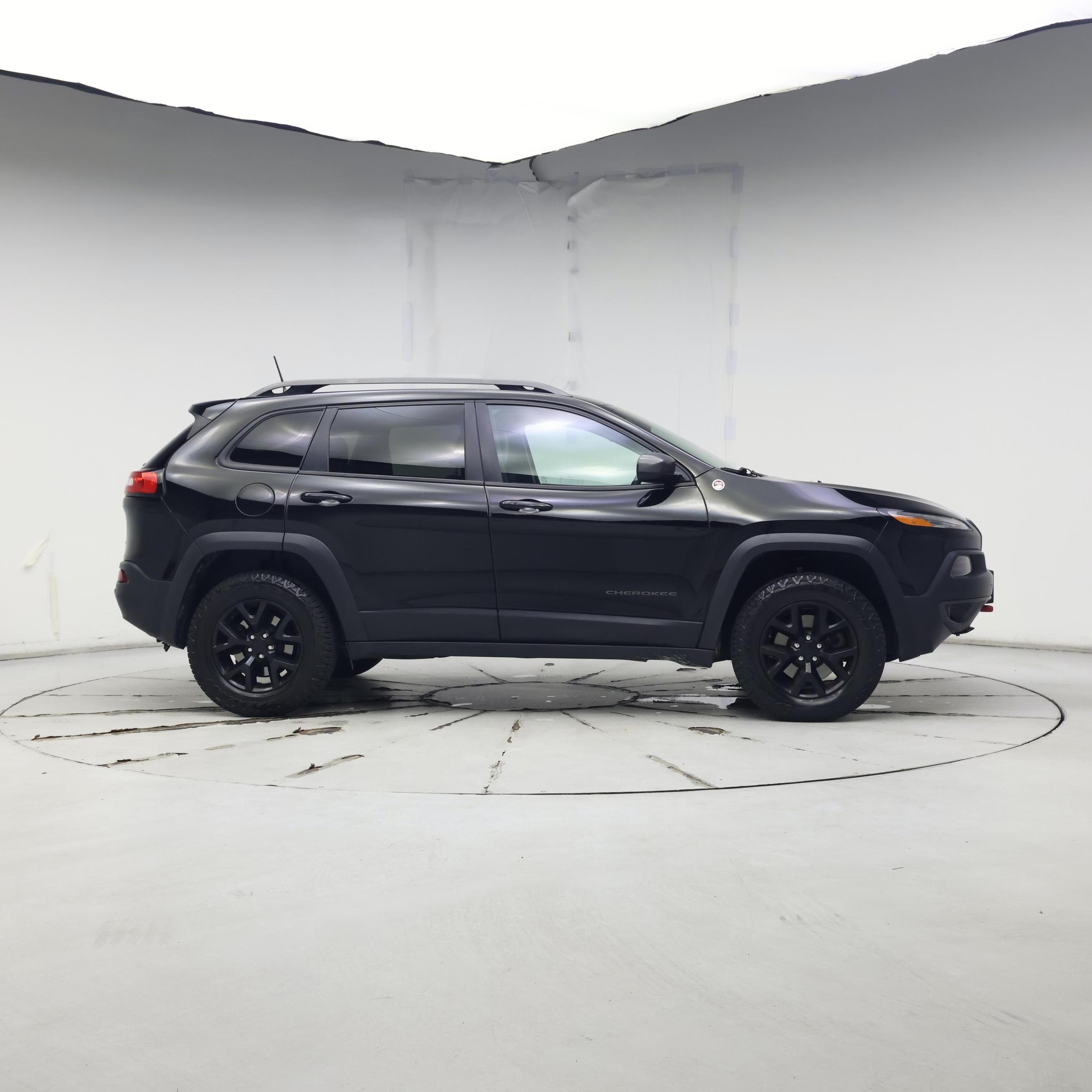Thumbnail: 2017 Jeep Cherokee - 7