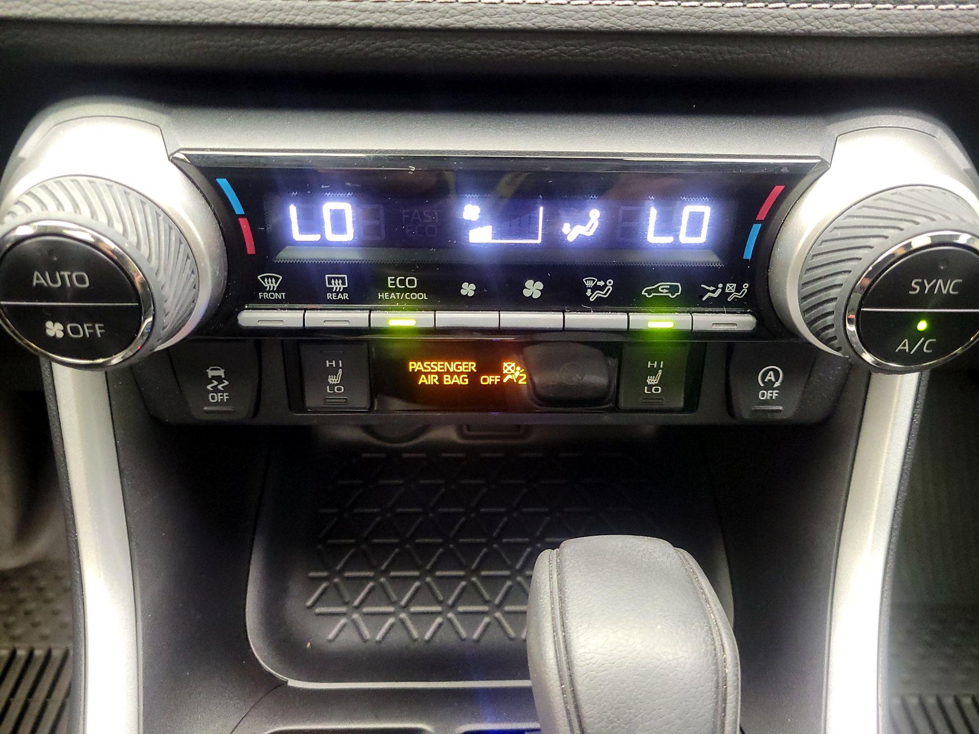 Thumbnail: 2022 Toyota RAV4 - 16