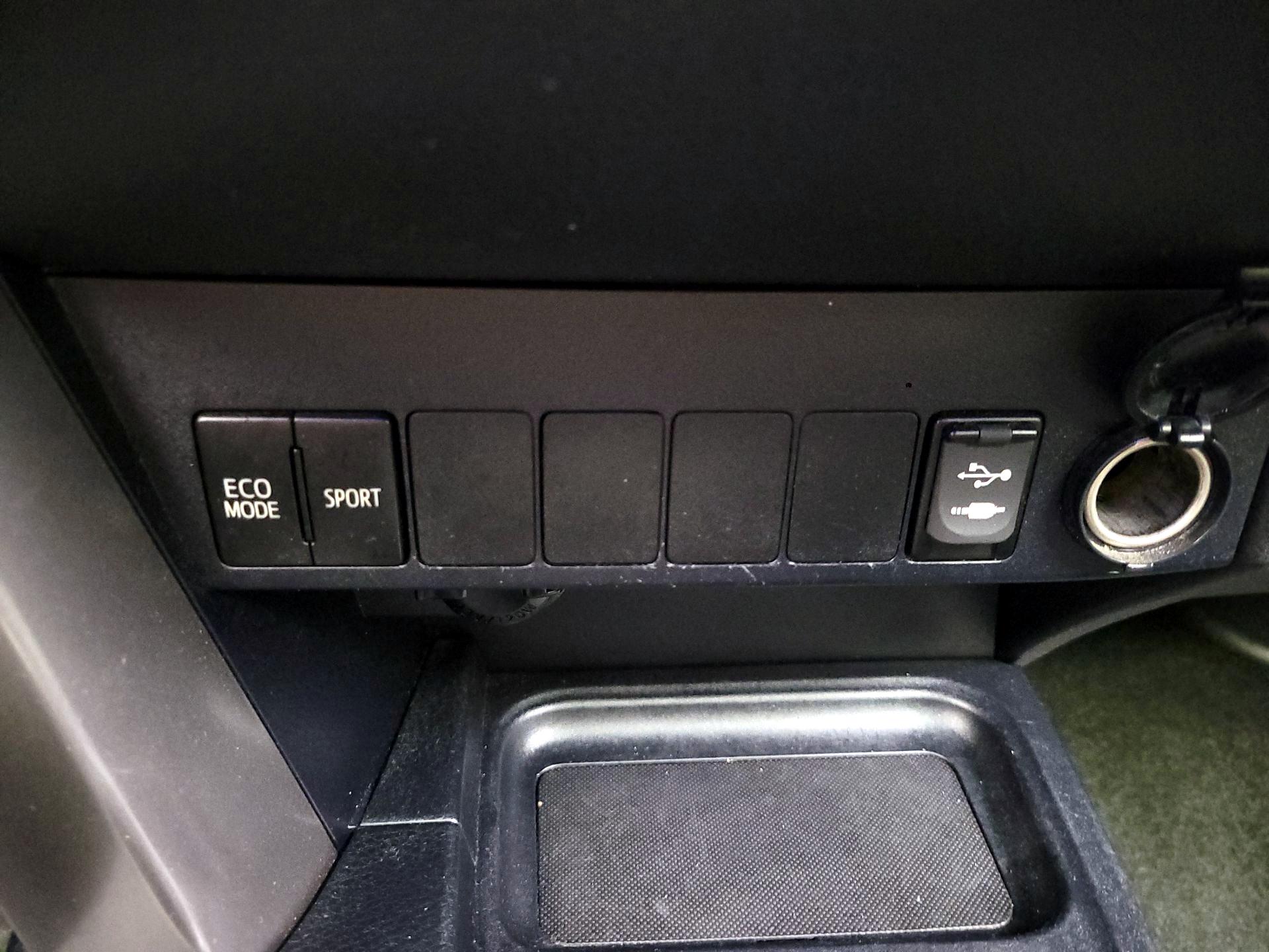 Thumbnail: 2018 Toyota RAV4 - 18