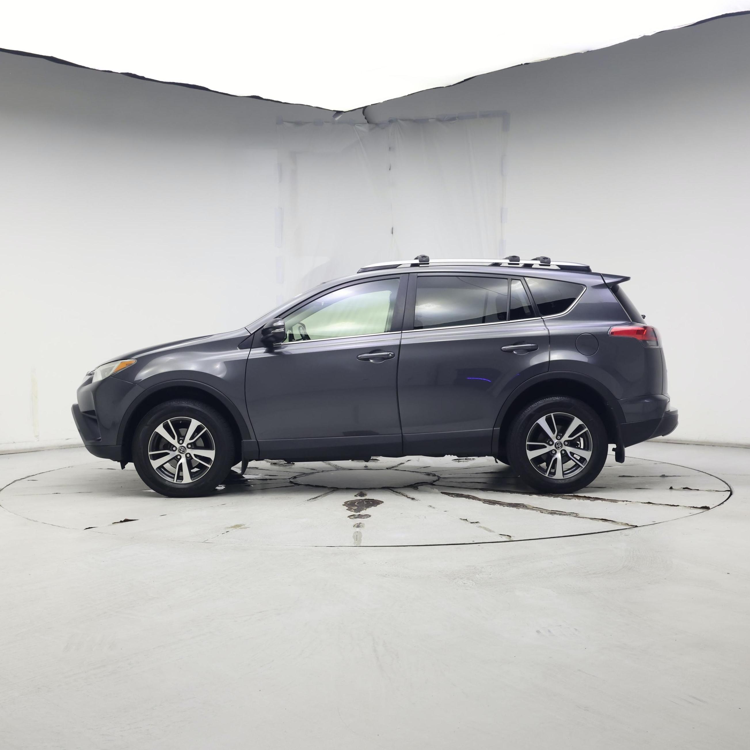 Thumbnail: 2018 Toyota RAV4 - 3
