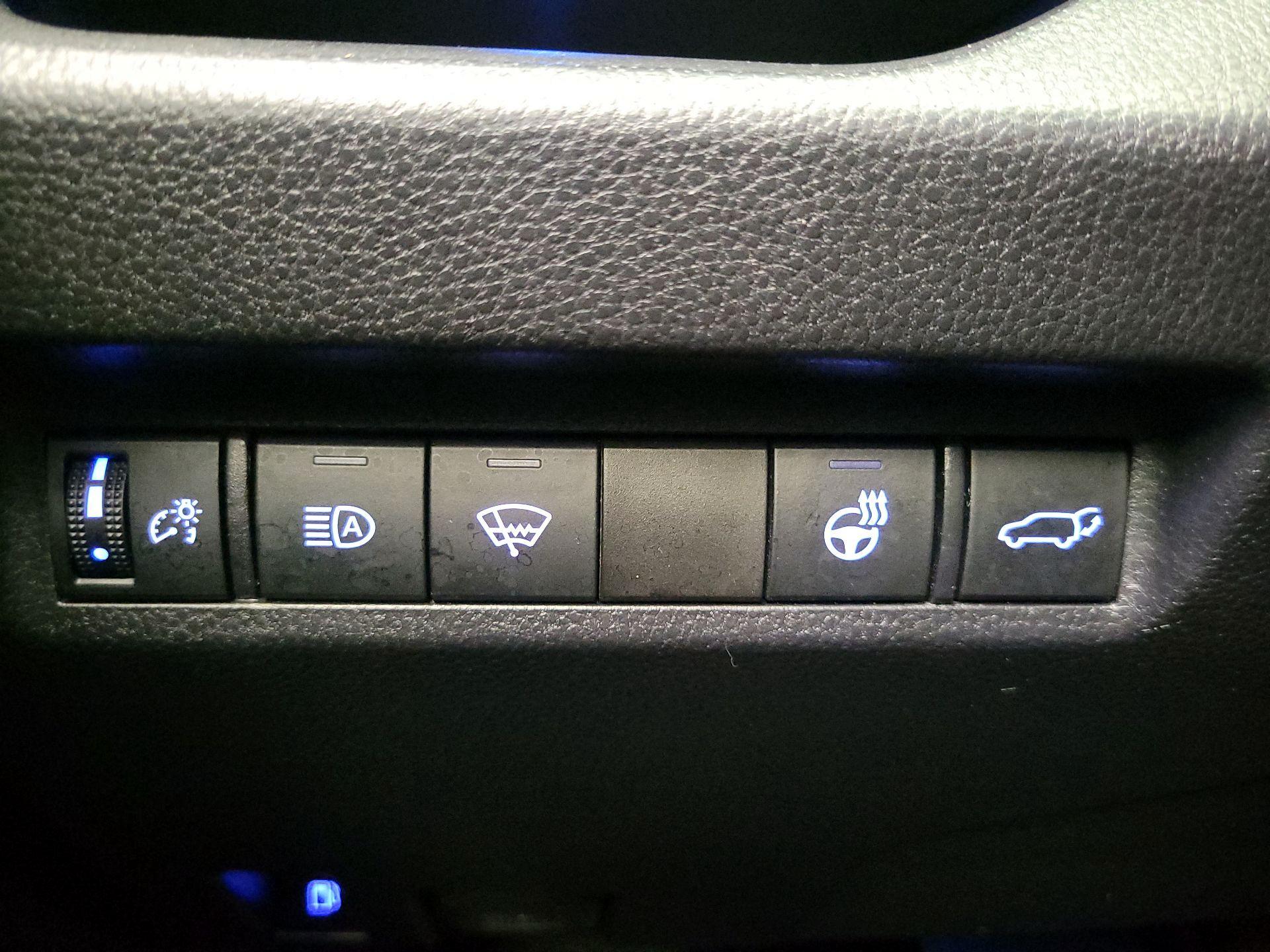 Thumbnail: 2022 Toyota RAV4 - 13
