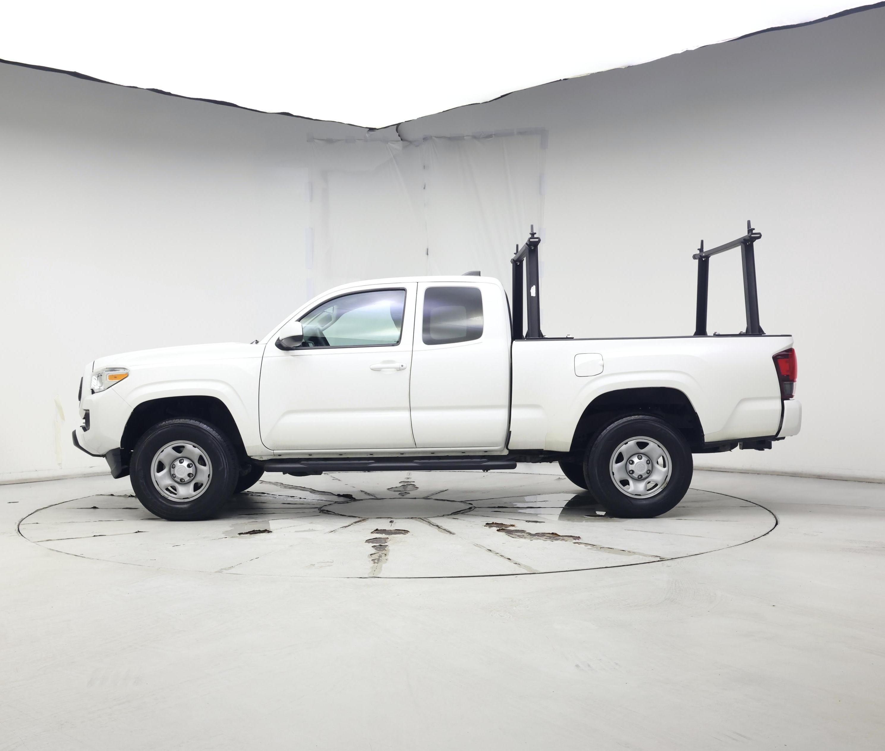 Thumbnail: 2020 Toyota Tacoma - 3
