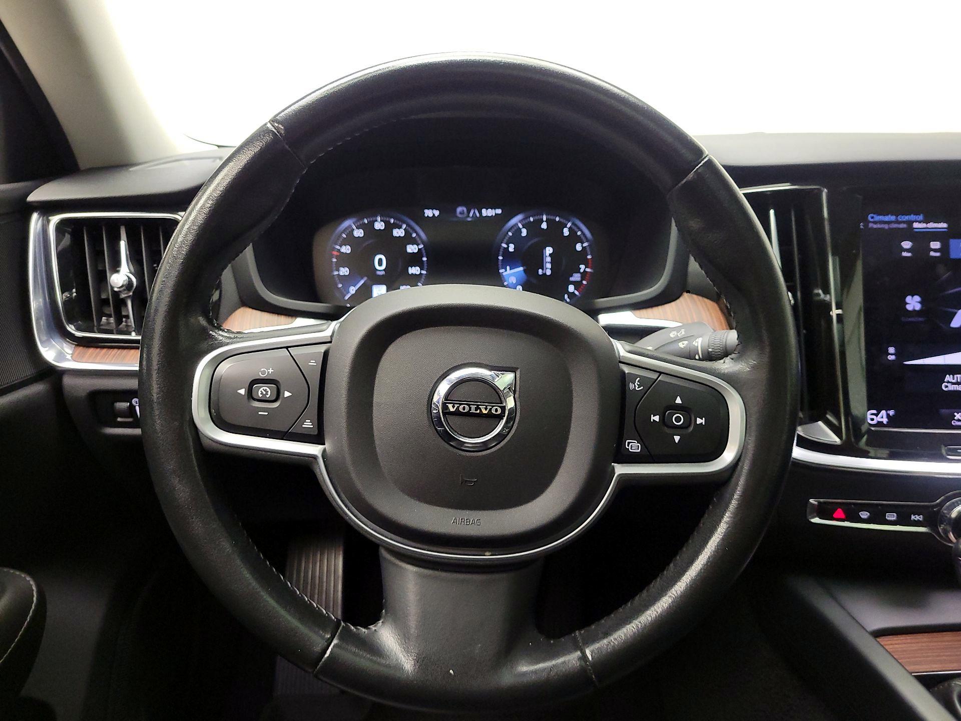 Thumbnail: 2021 Volvo S60 - 10