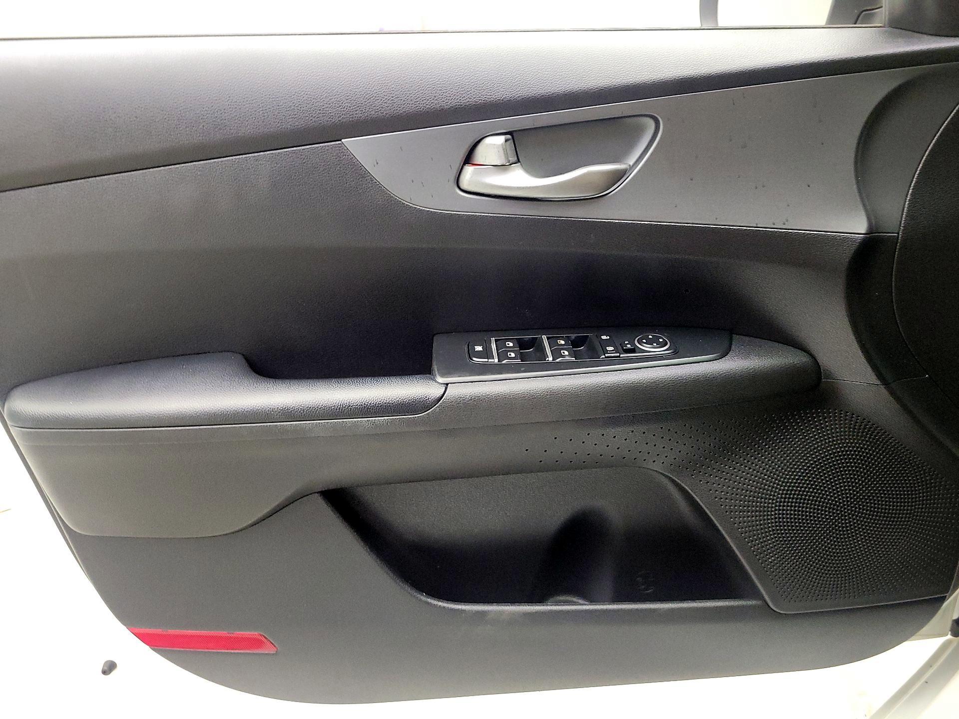 Thumbnail: 2021 Kia Forte - 12