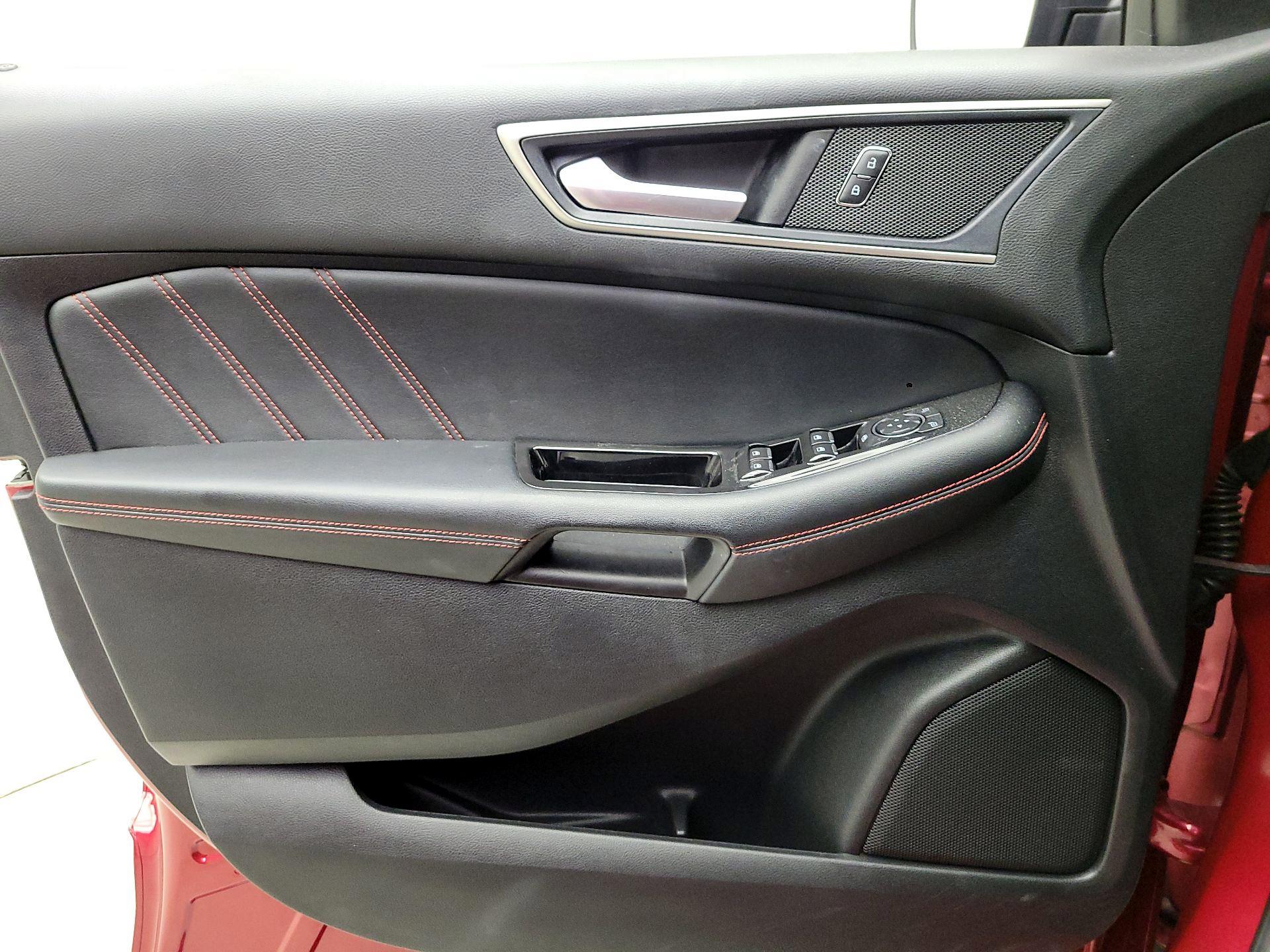 Thumbnail: 2020 Ford Edge - 12
