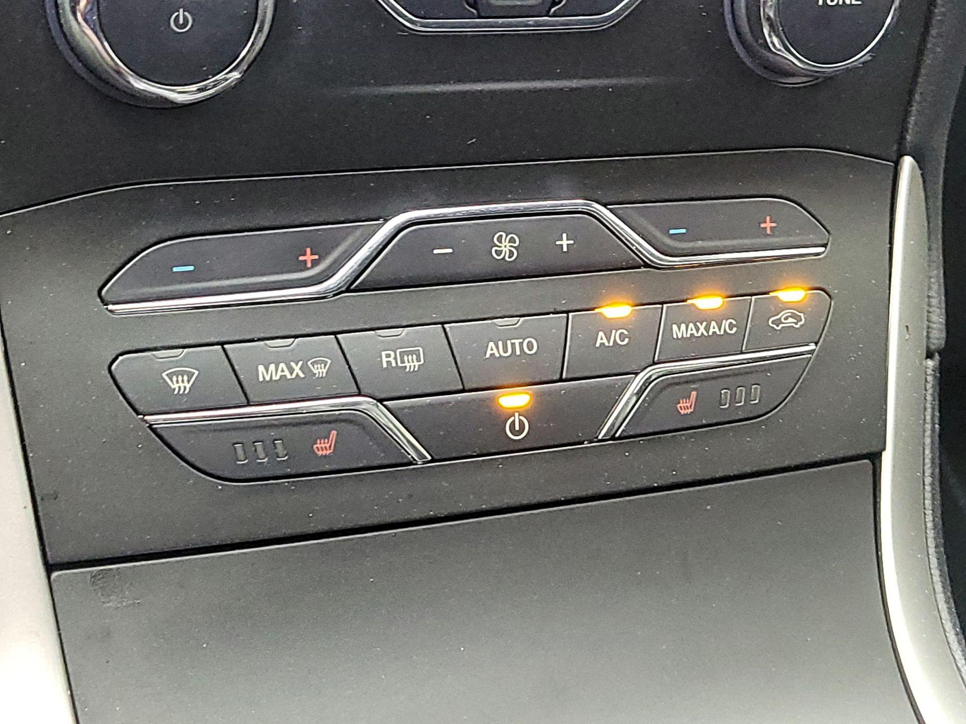 Thumbnail: 2020 Ford Edge - 17