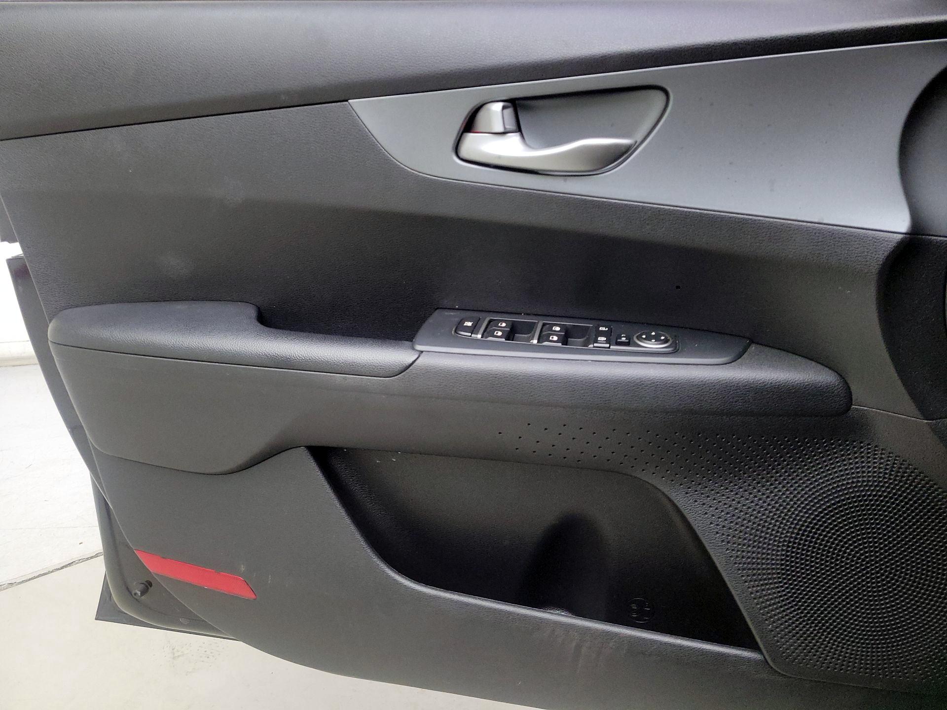 Thumbnail: 2021 Kia Forte - 12