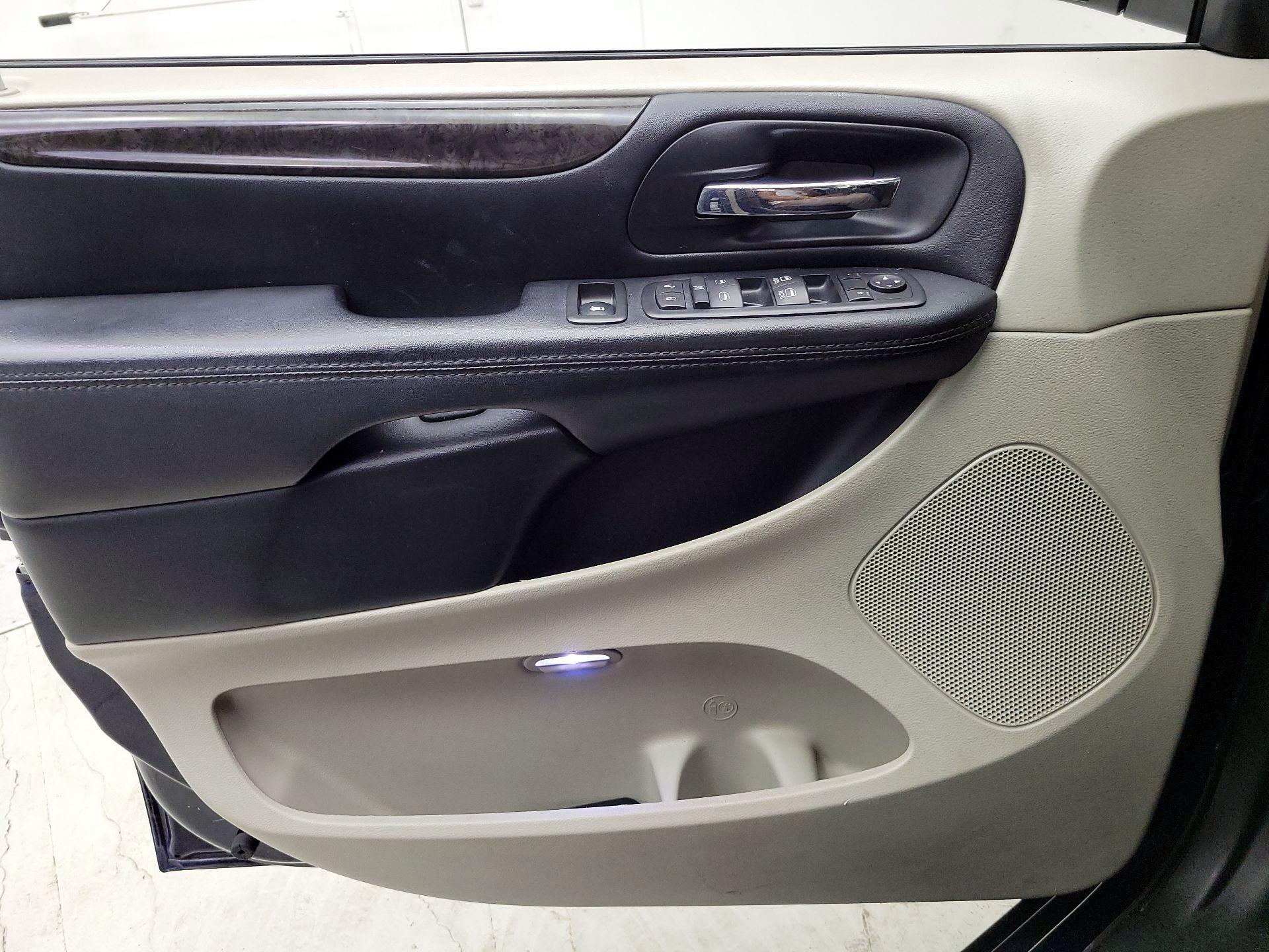 Thumbnail: 2016 Dodge Grand Caravan - 12