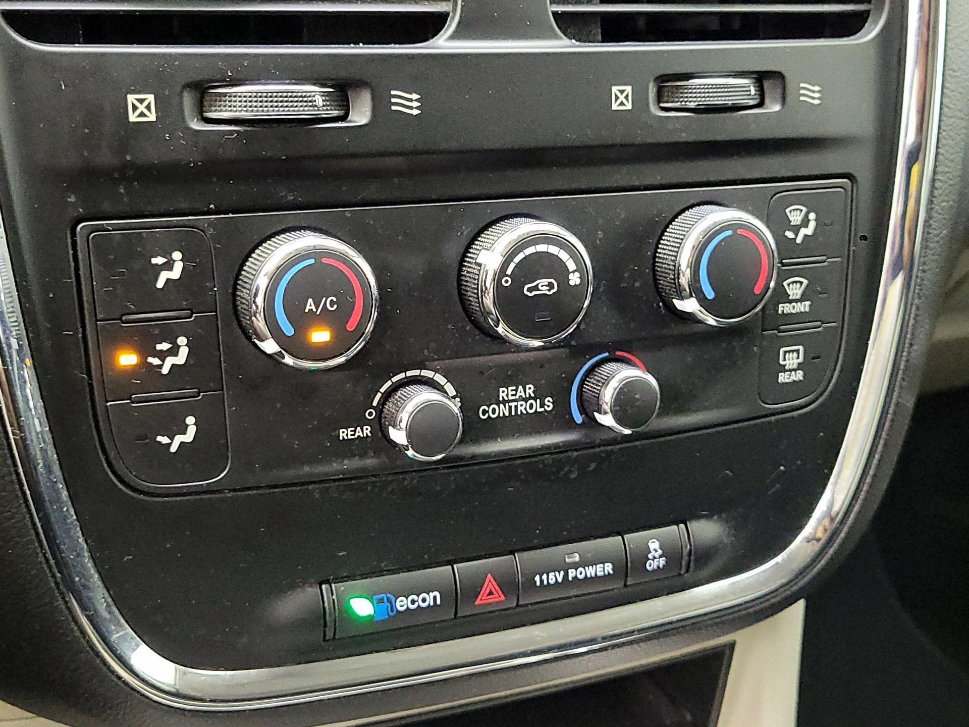Thumbnail: 2016 Dodge Grand Caravan - 16