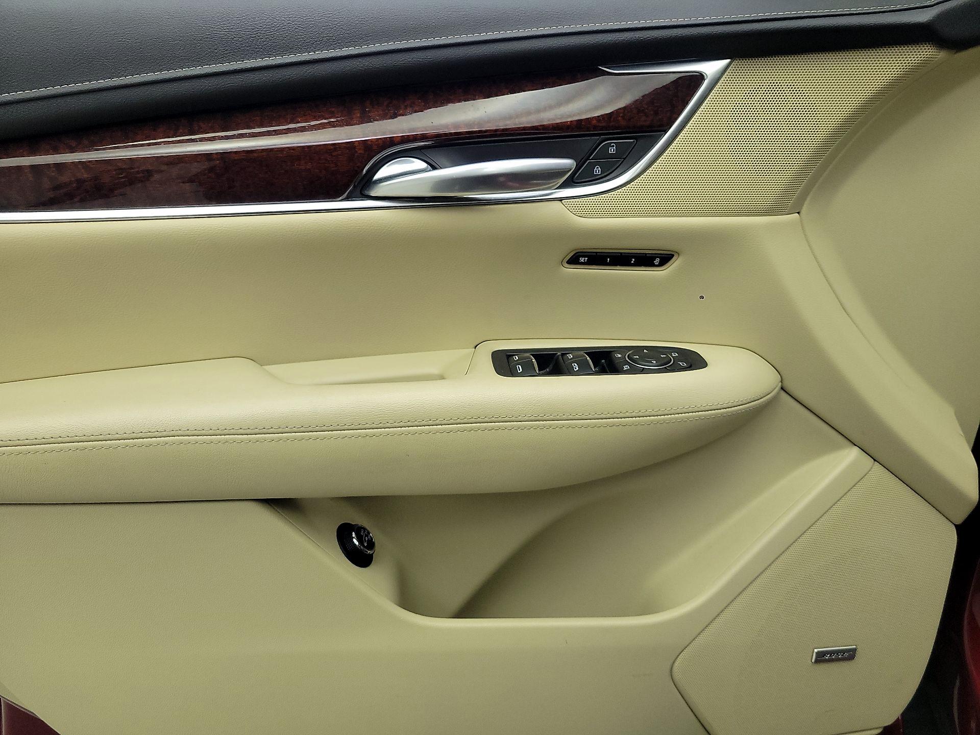 Thumbnail: 2019 Cadillac XT5 - 12