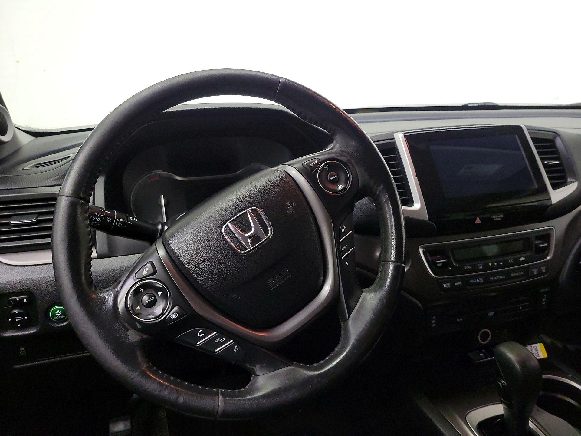 Thumbnail: 2017 Honda Pilot - 10