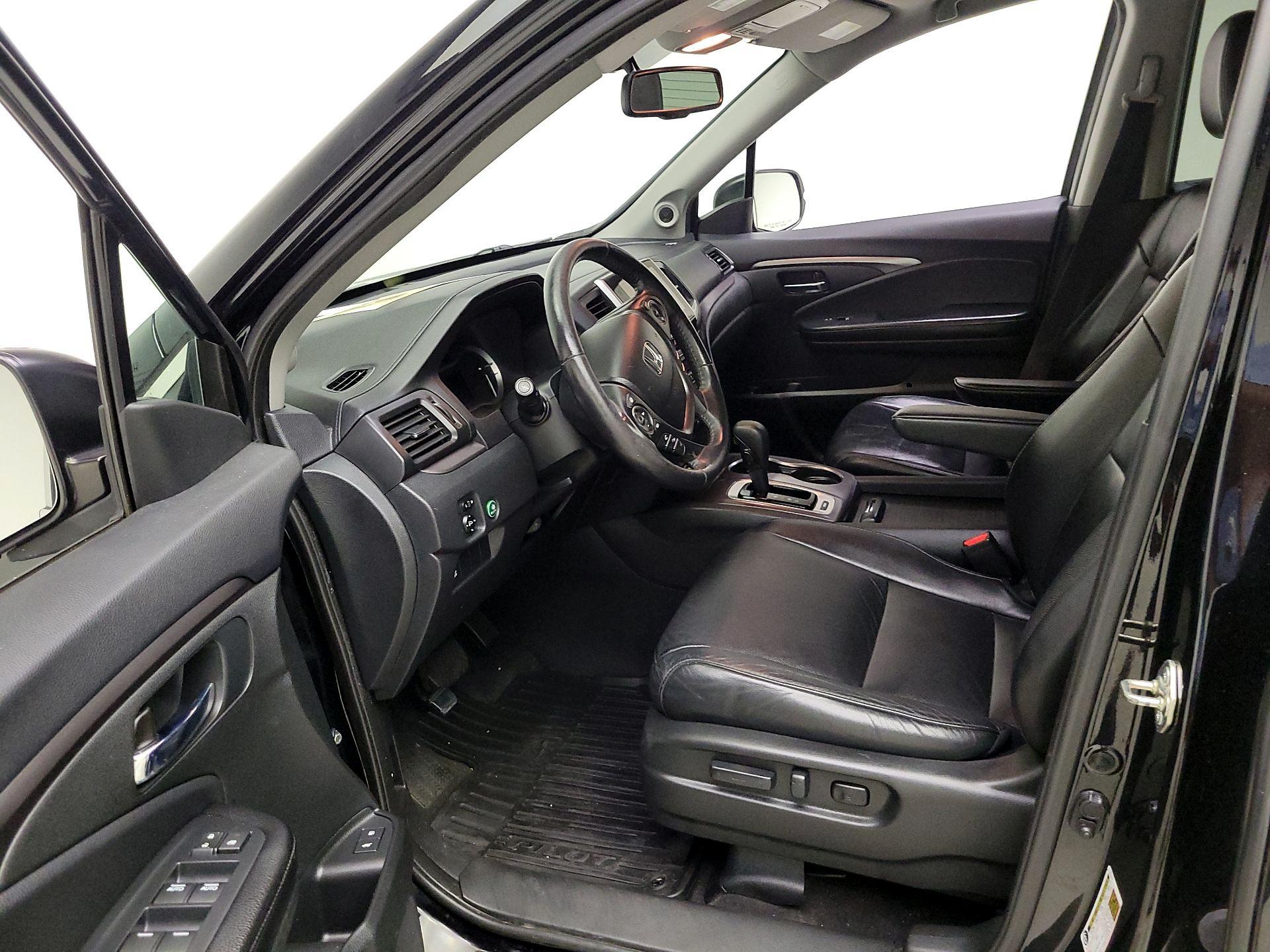 Thumbnail: 2017 Honda Pilot - 11