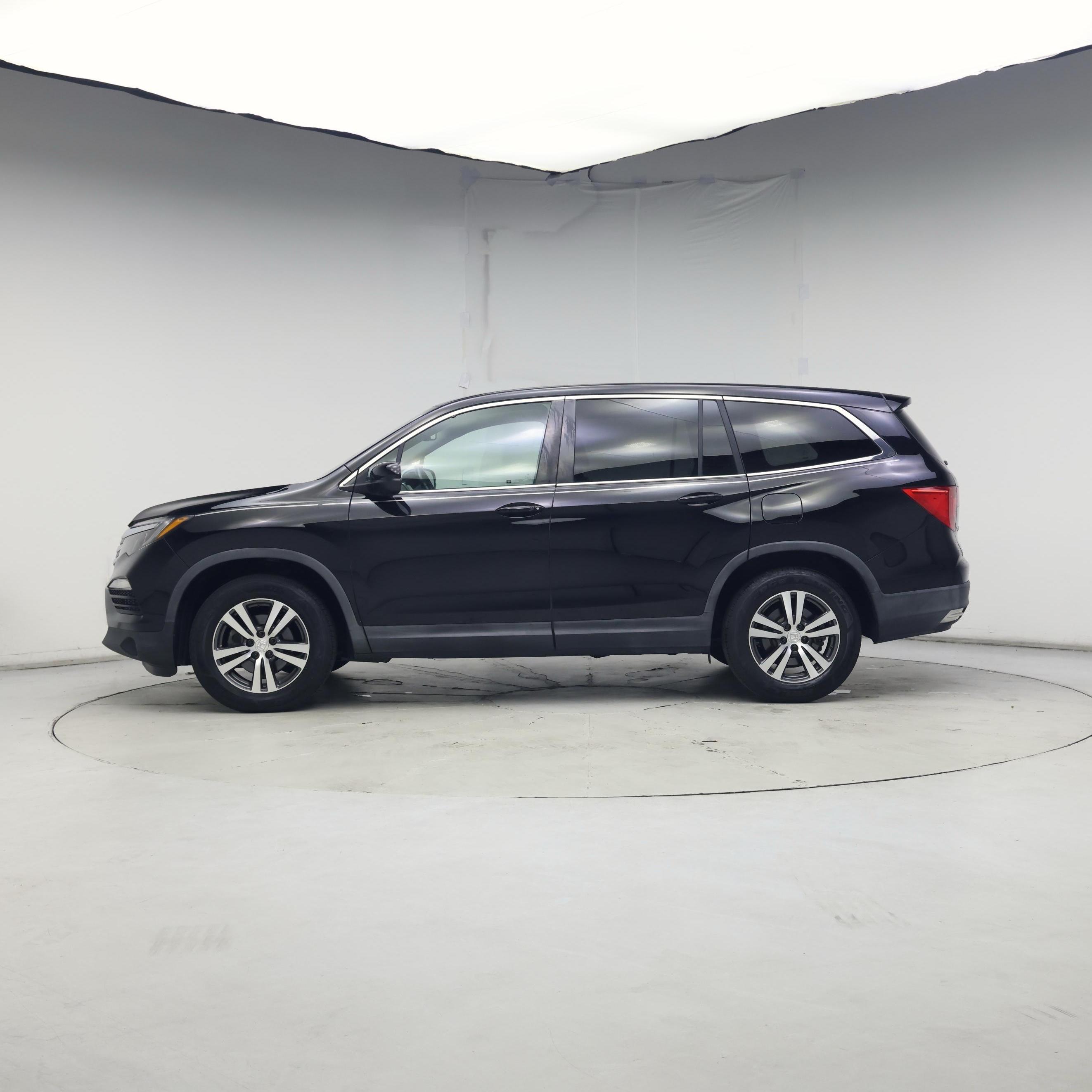 Thumbnail: 2017 Honda Pilot - 3