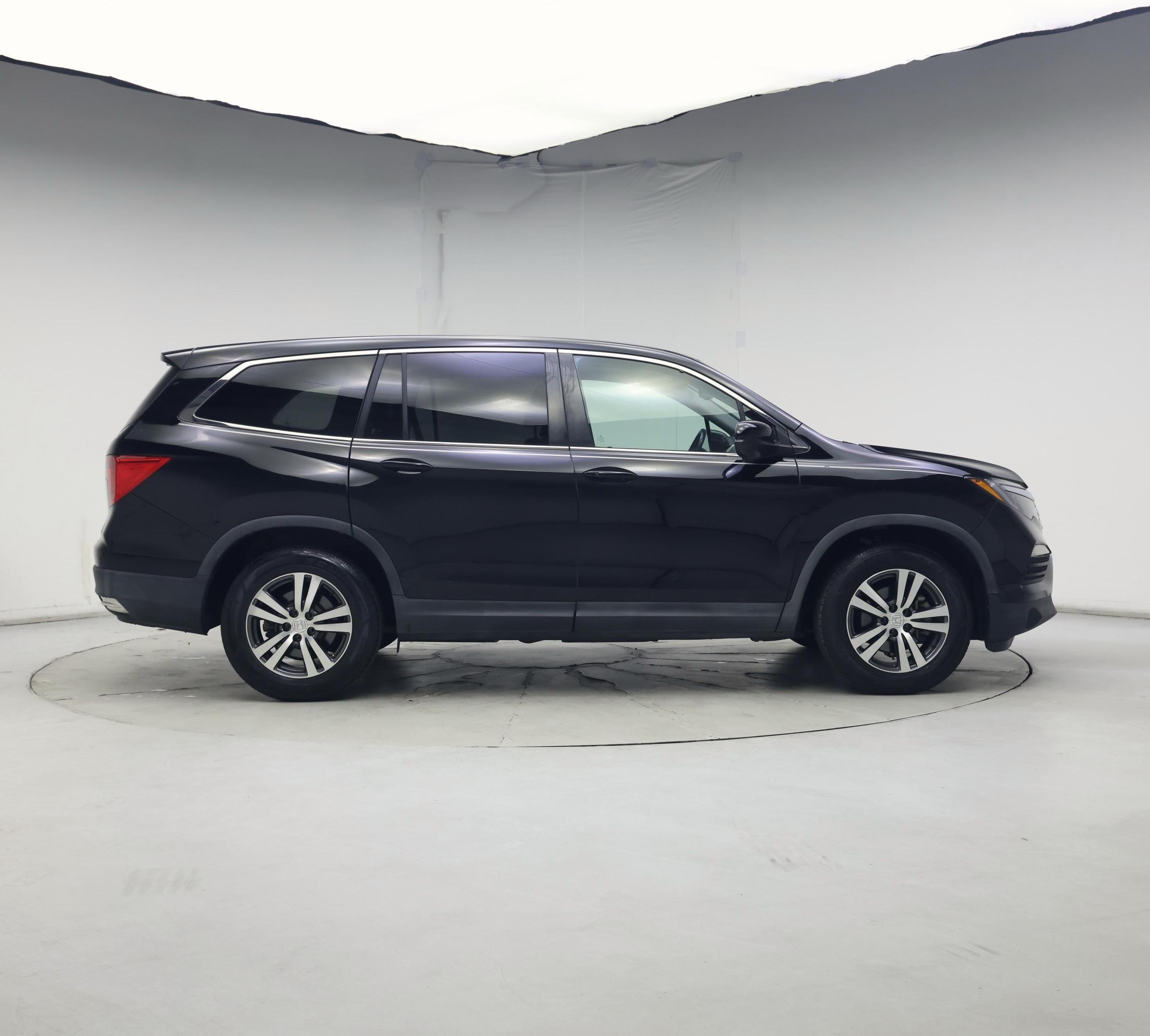 Thumbnail: 2017 Honda Pilot - 7