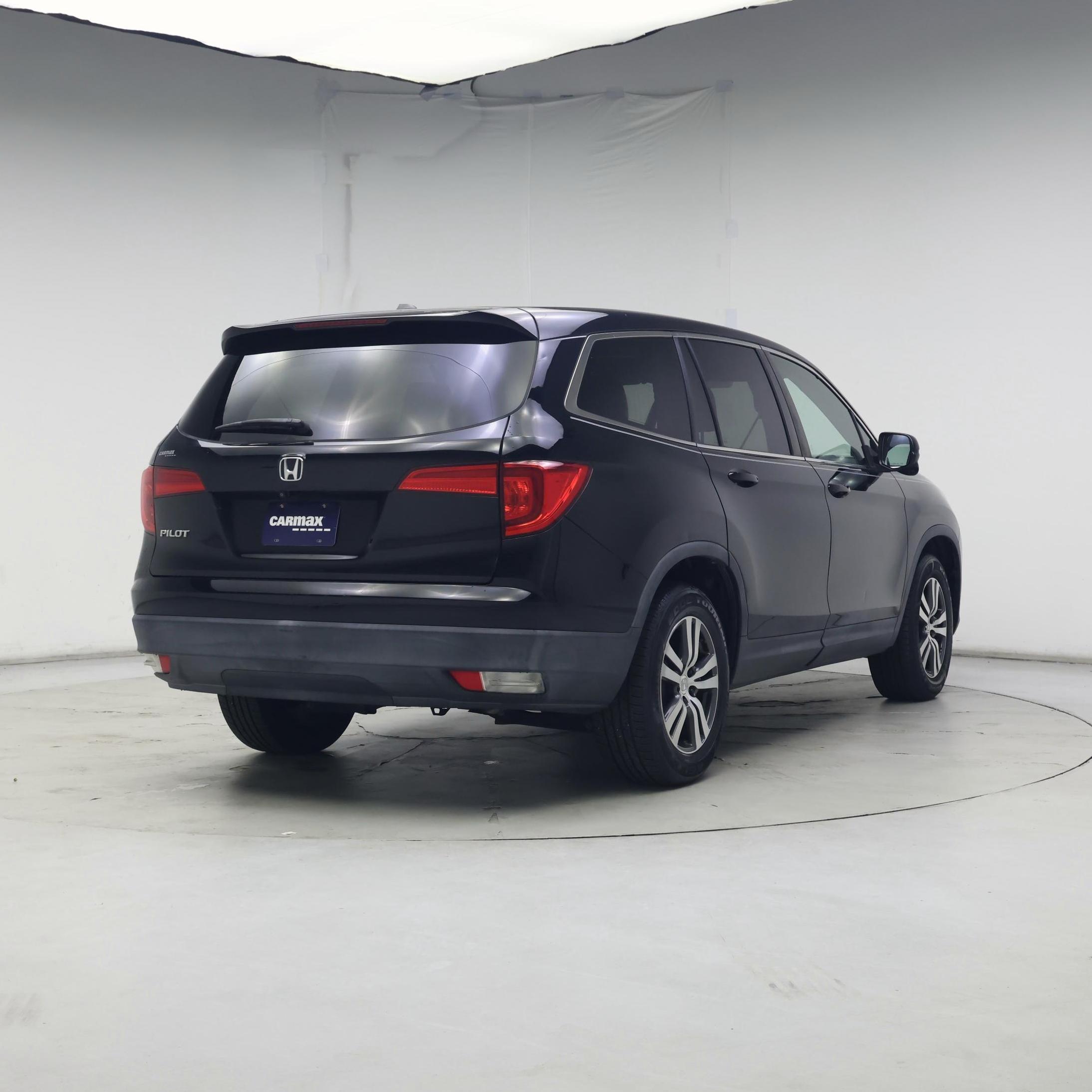 Thumbnail: 2017 Honda Pilot - 8