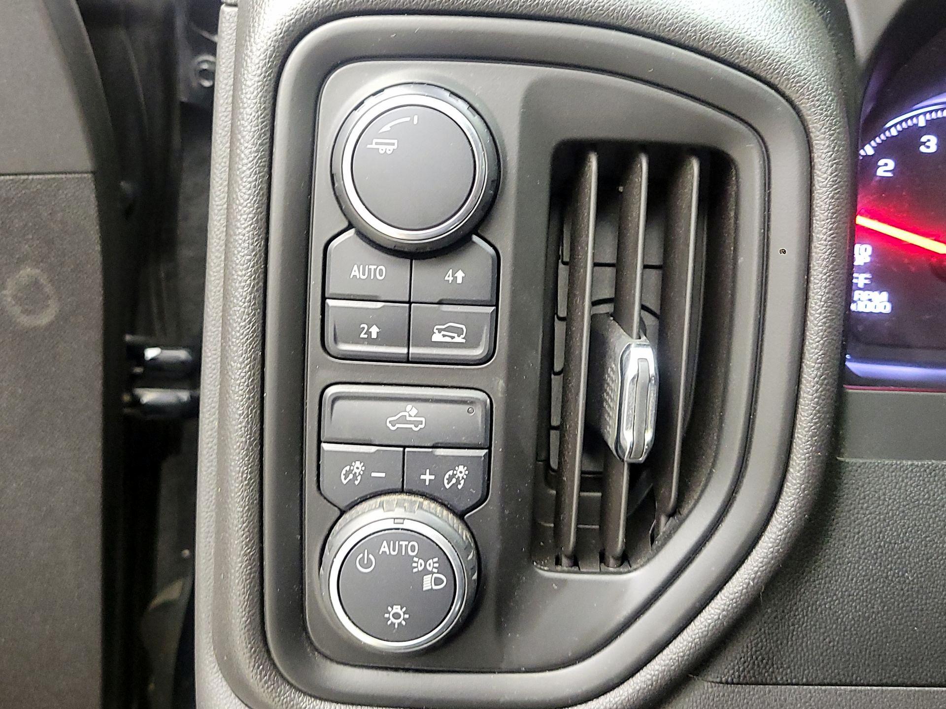 Thumbnail: 2020 Chevrolet Silverado 1500 - 13