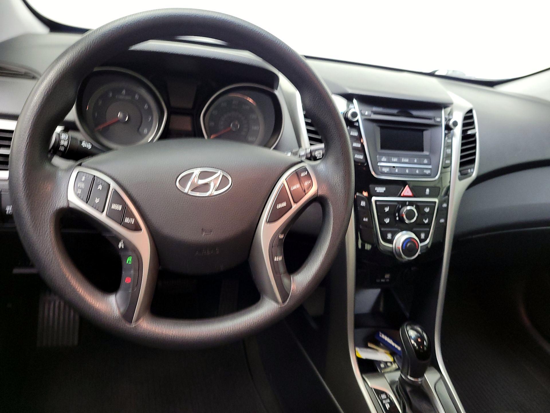 Thumbnail: 2017 Hyundai Elantra - 10