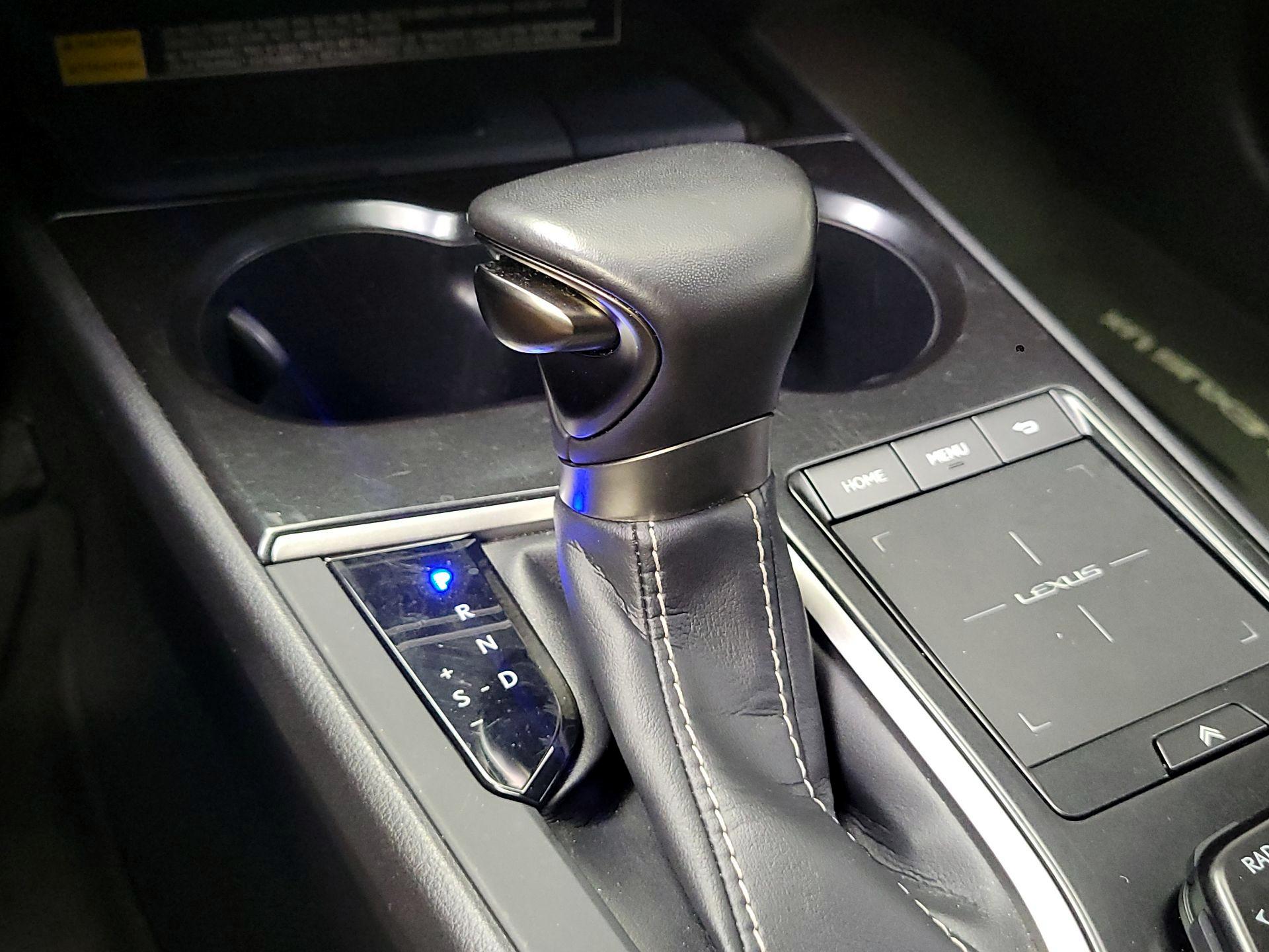 Thumbnail: 2020 Lexus UX - 17