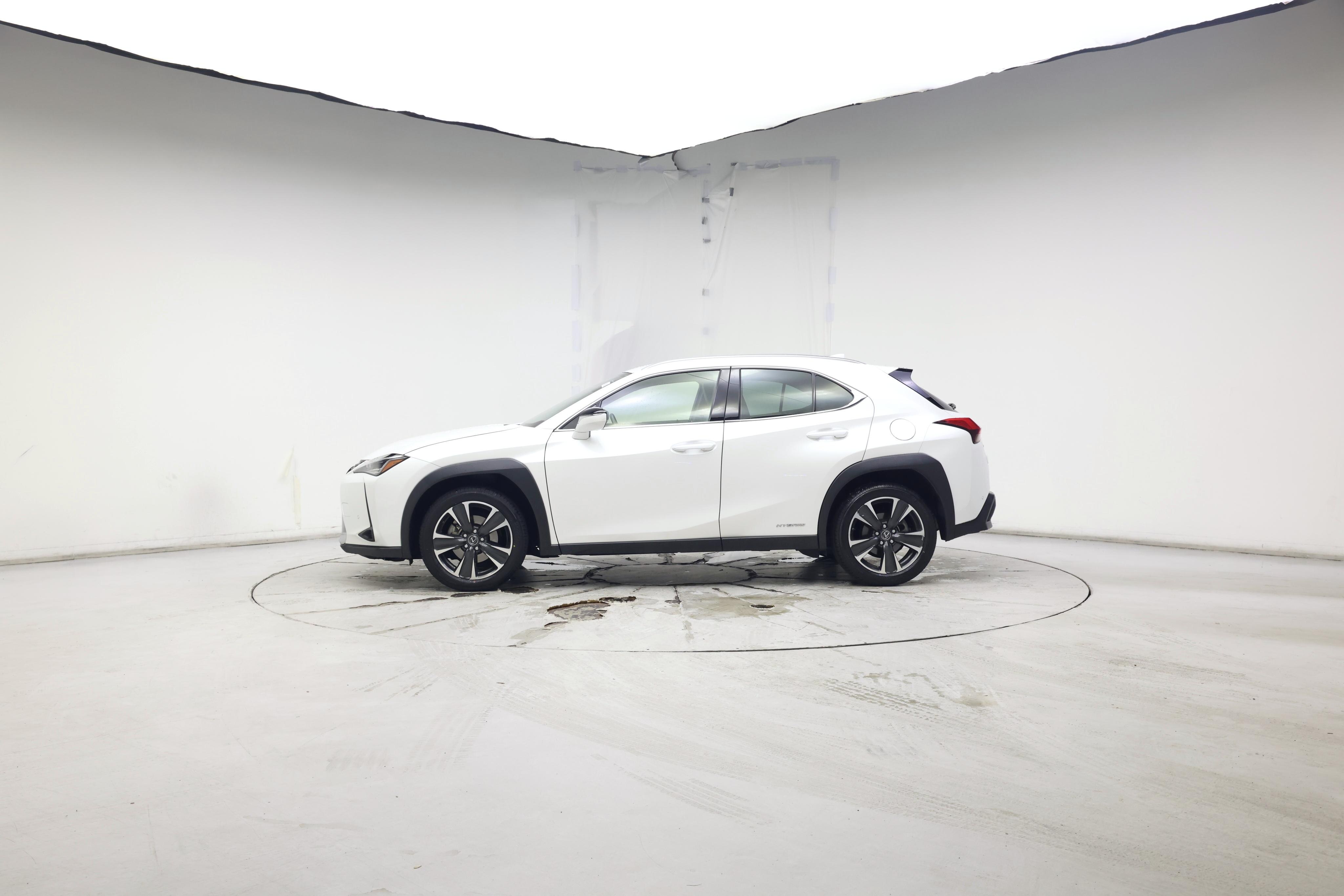 Thumbnail: 2020 Lexus UX - 3