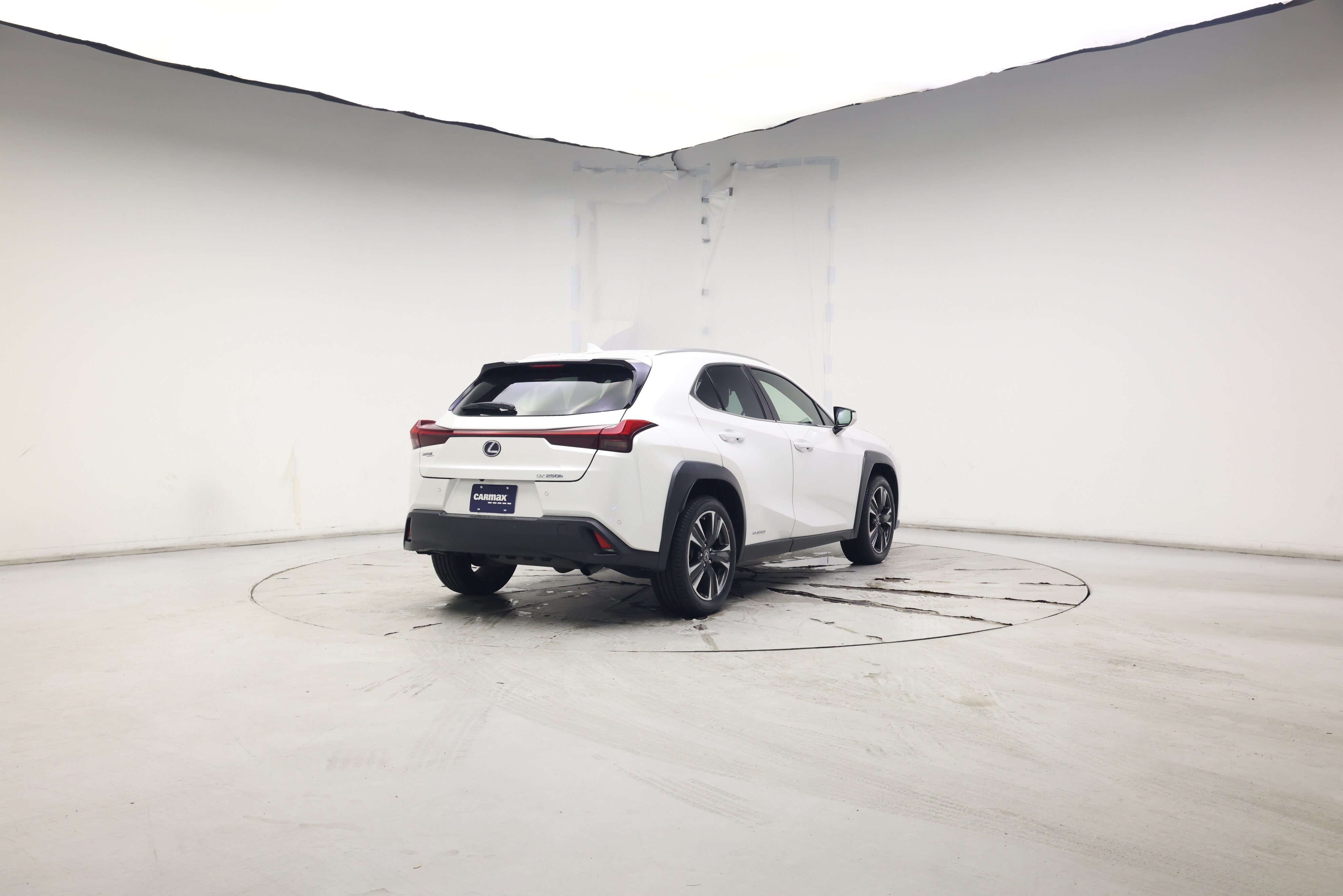 Thumbnail: 2020 Lexus UX - 8