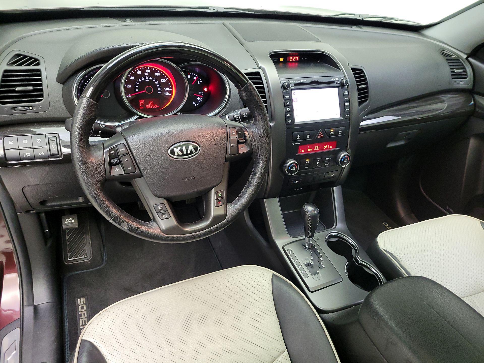 Thumbnail: 2013 Kia Sorento - 9