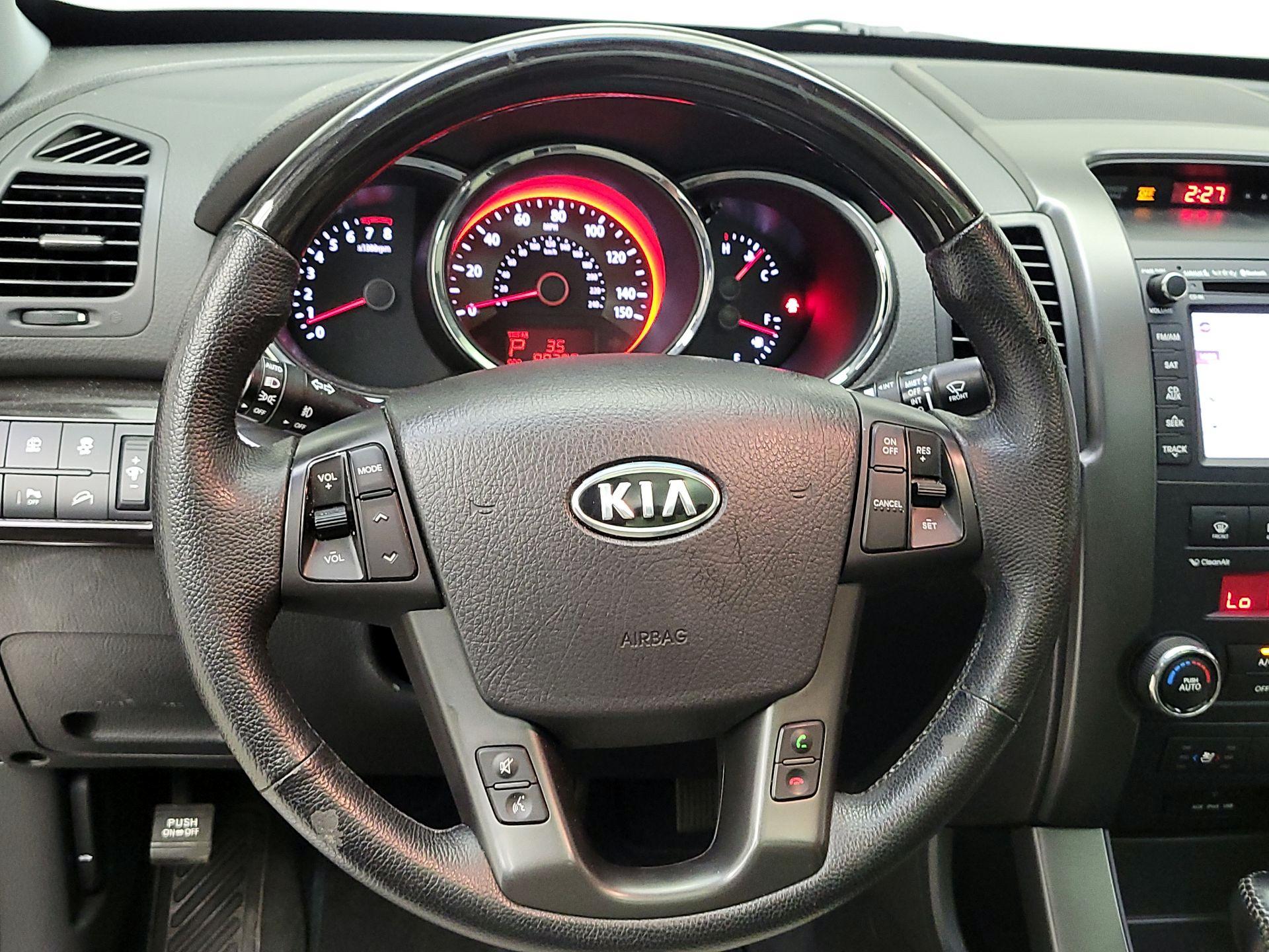 Thumbnail: 2013 Kia Sorento - 10